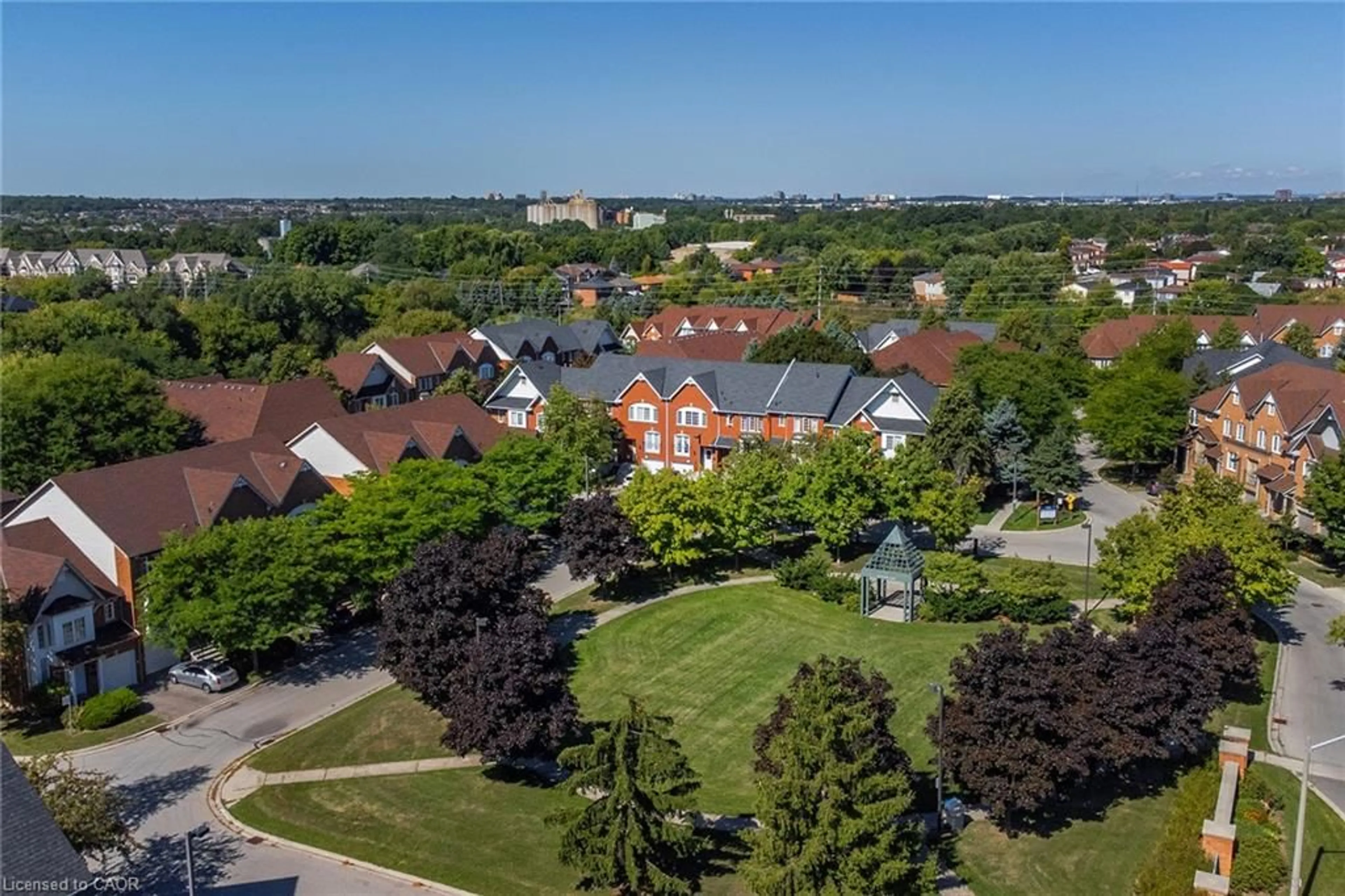 A pic from outside/outdoor area/front of a property/back of a property/a pic from drone, unknown for 1591 South Parade Crt #24, Mississauga Ontario L5M 6G1