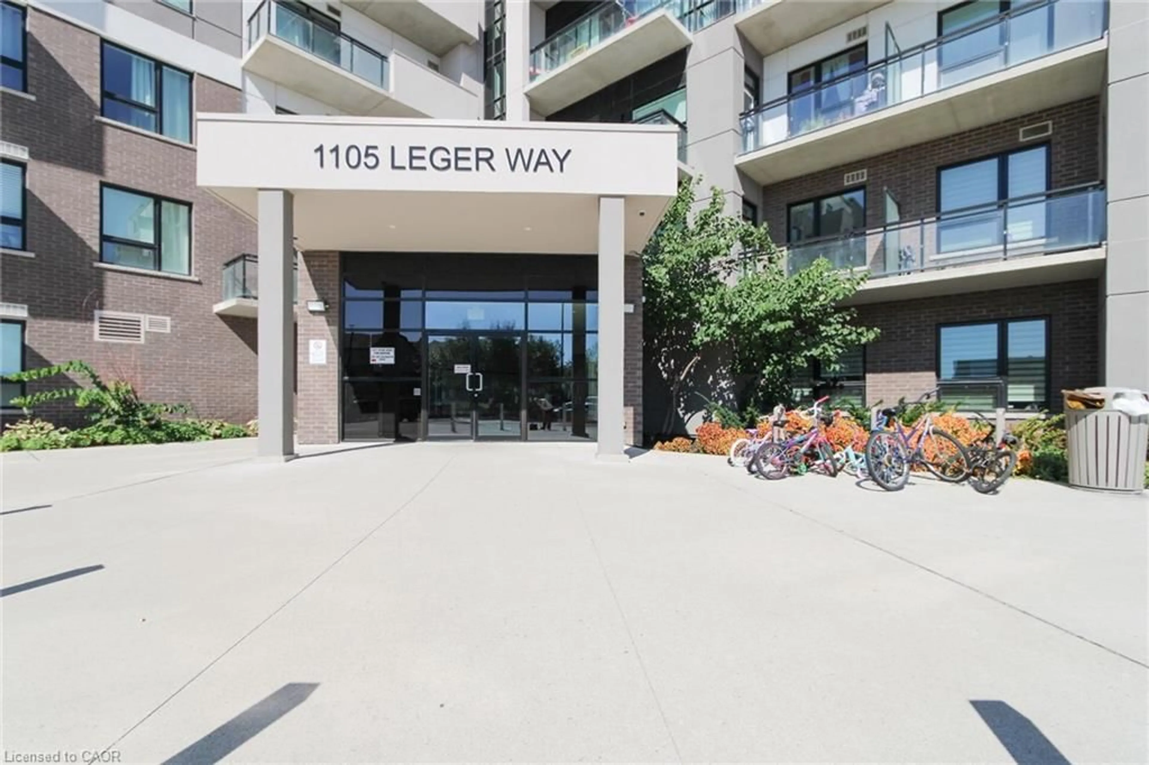 Indoor foyer for 1105 Leger Way #526, Milton Ontario L9E 1K7