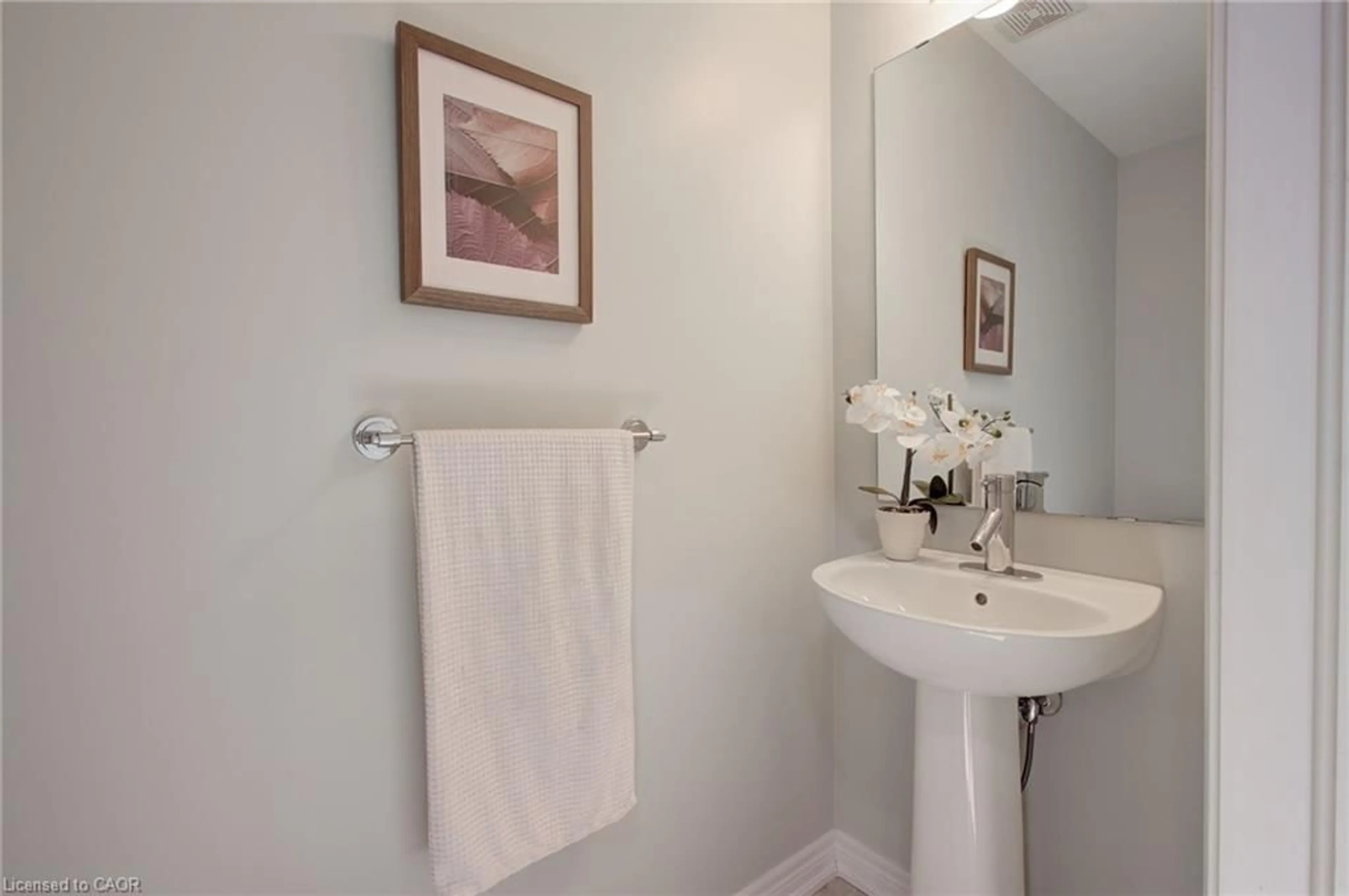 Standard bathroom, ceramic/tile floor for 515 Winston Rd #77, Grimsby Ontario L3M 0C8