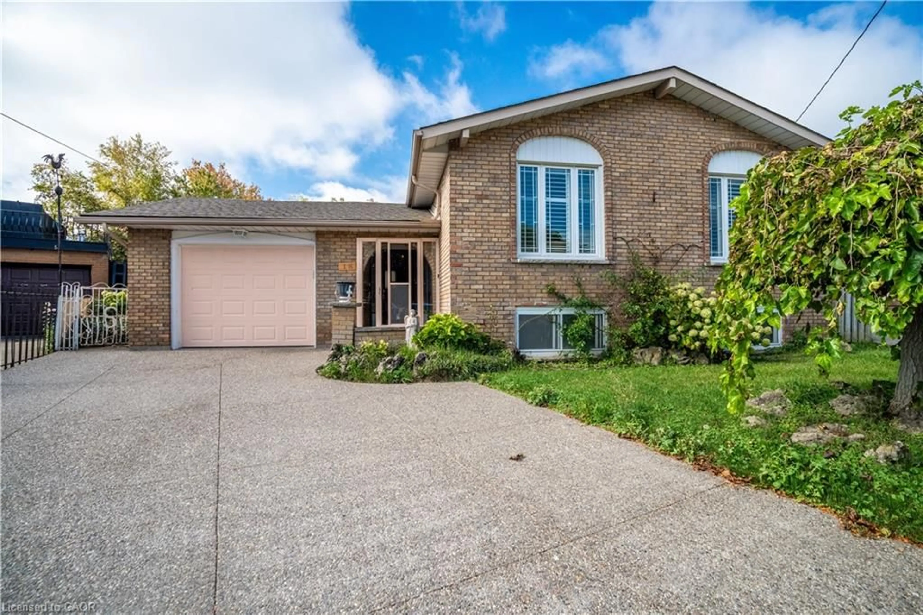 Home with brick exterior material, street for 18 Villa Crt, Hamilton Ontario L8W 1M2