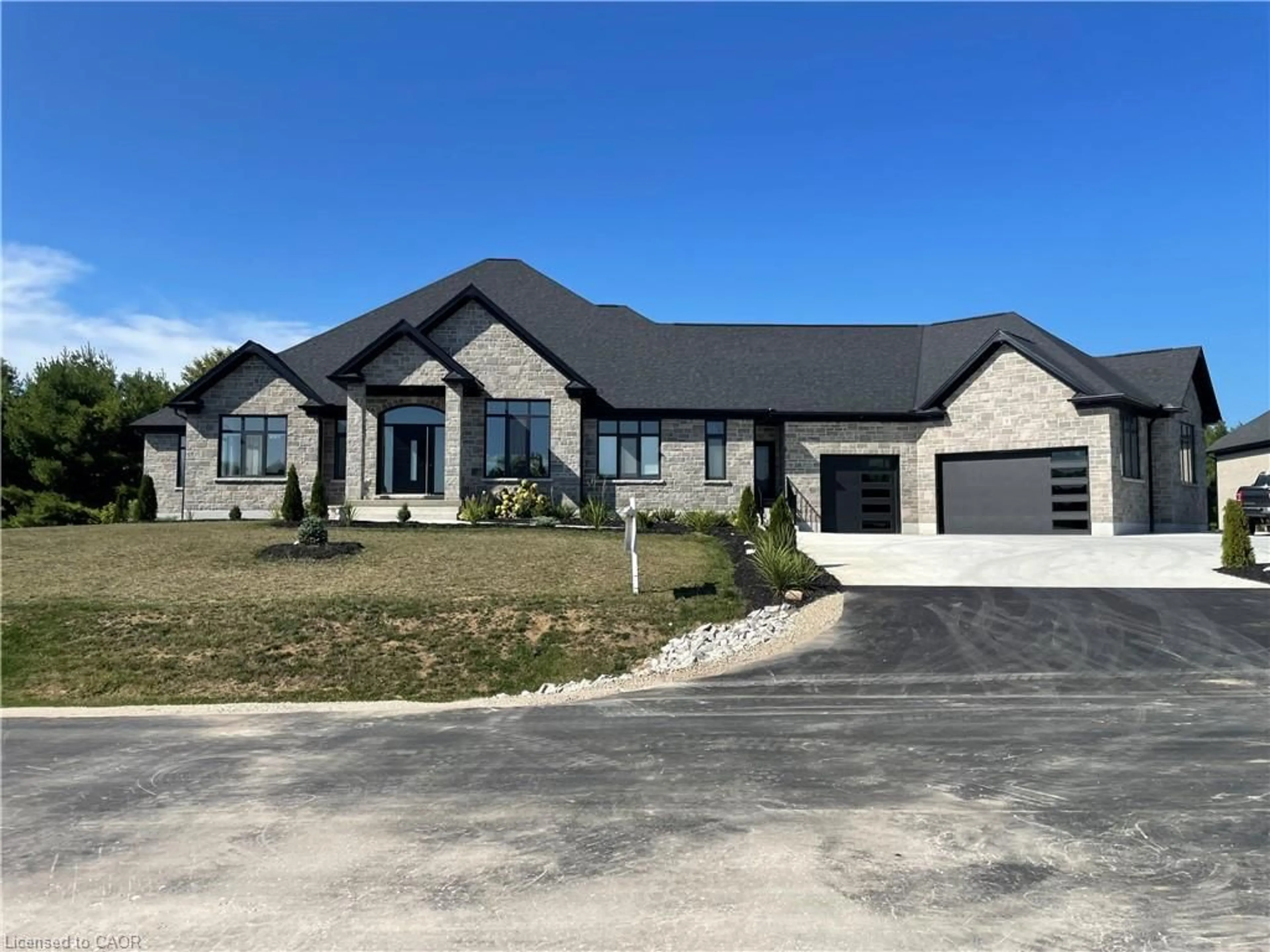 Unknown for 670 Bishopsgate Rd #9, Paris Ontario N3L 3E3