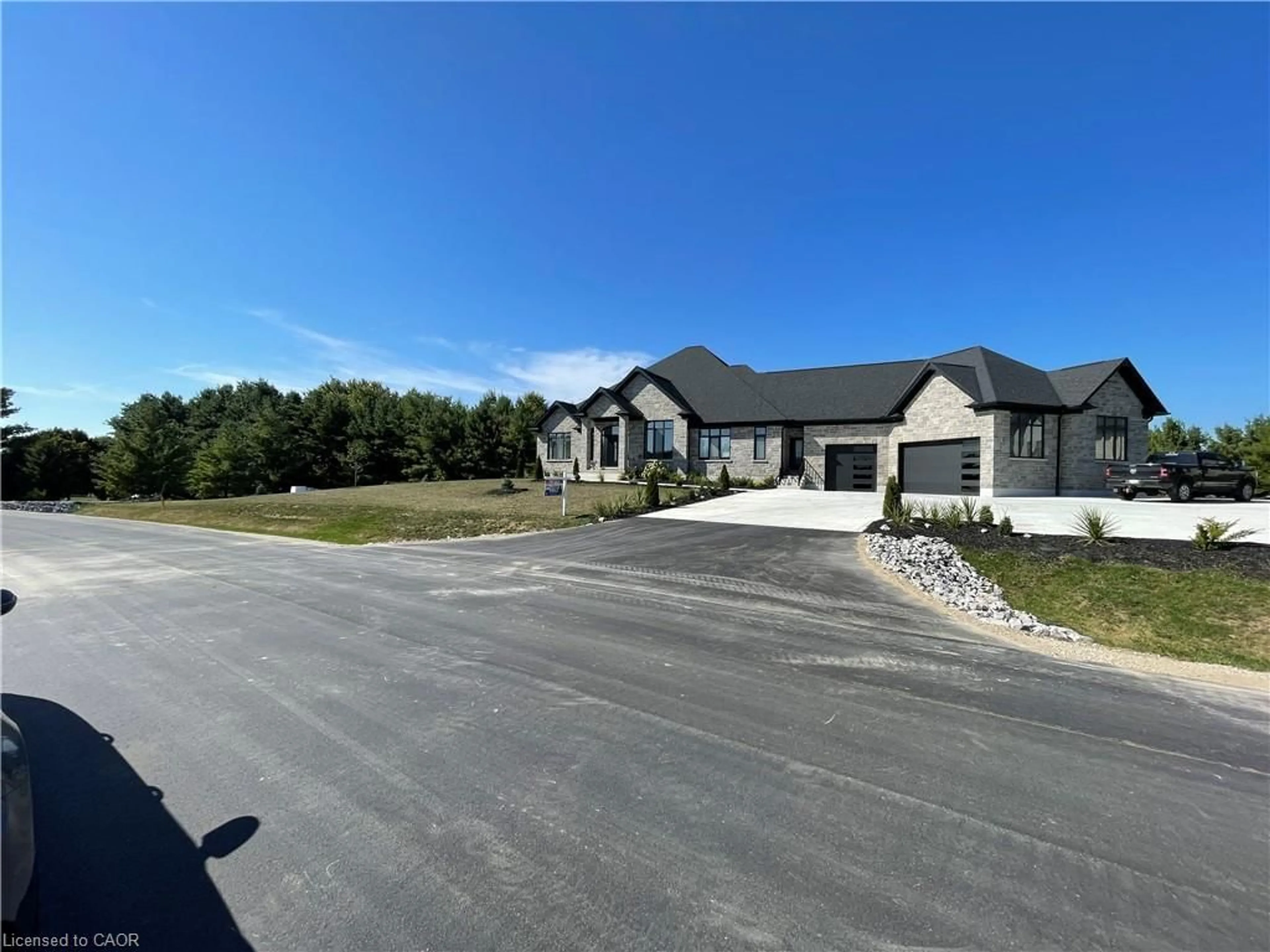 A pic from outside/outdoor area/front of a property/back of a property/a pic from drone, street for 670 Bishopsgate Rd #9, Paris Ontario N3L 3E3