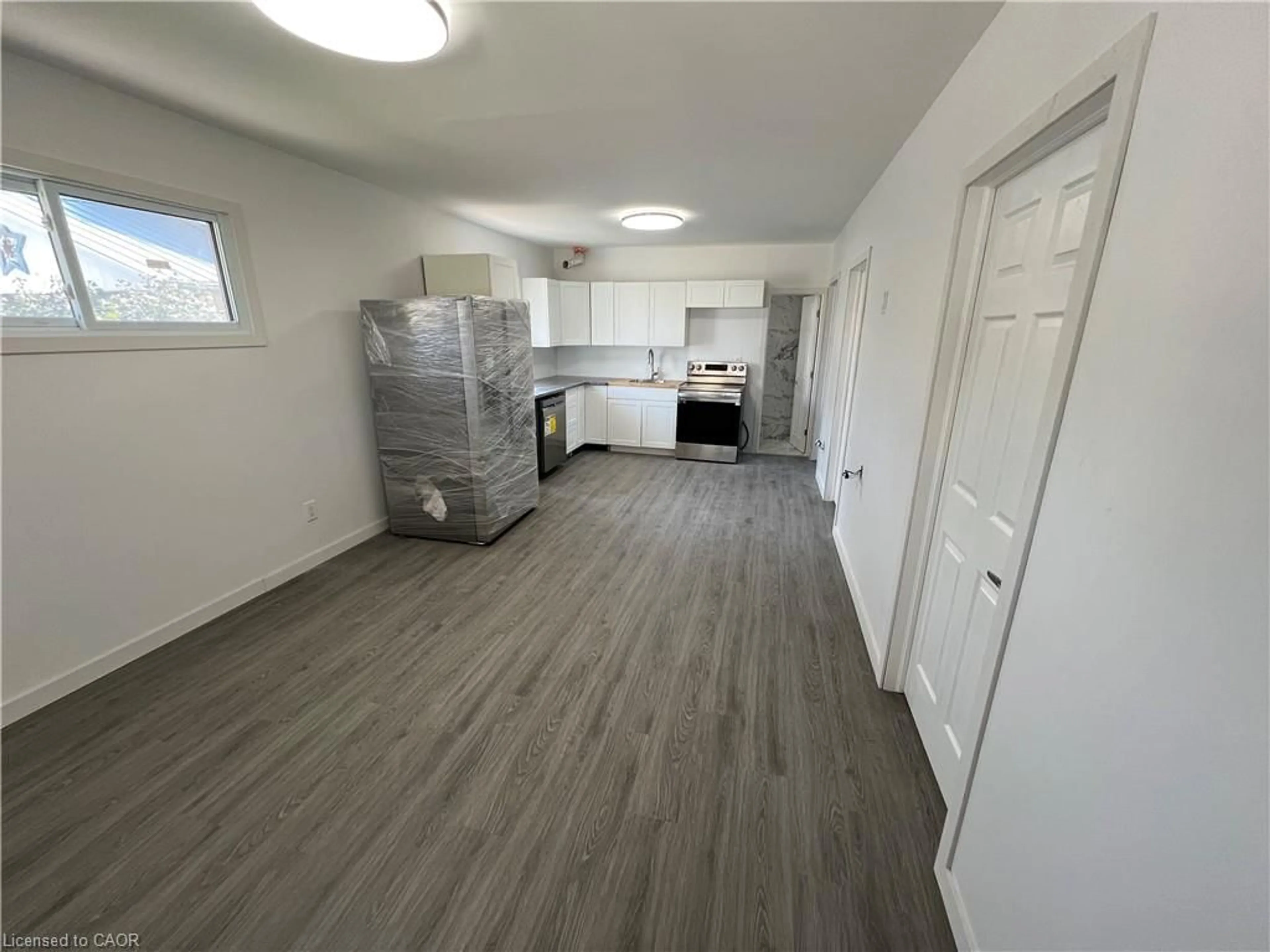 A pic of a room for 215 Ontario St, Sarnia Ontario N7T 1L5