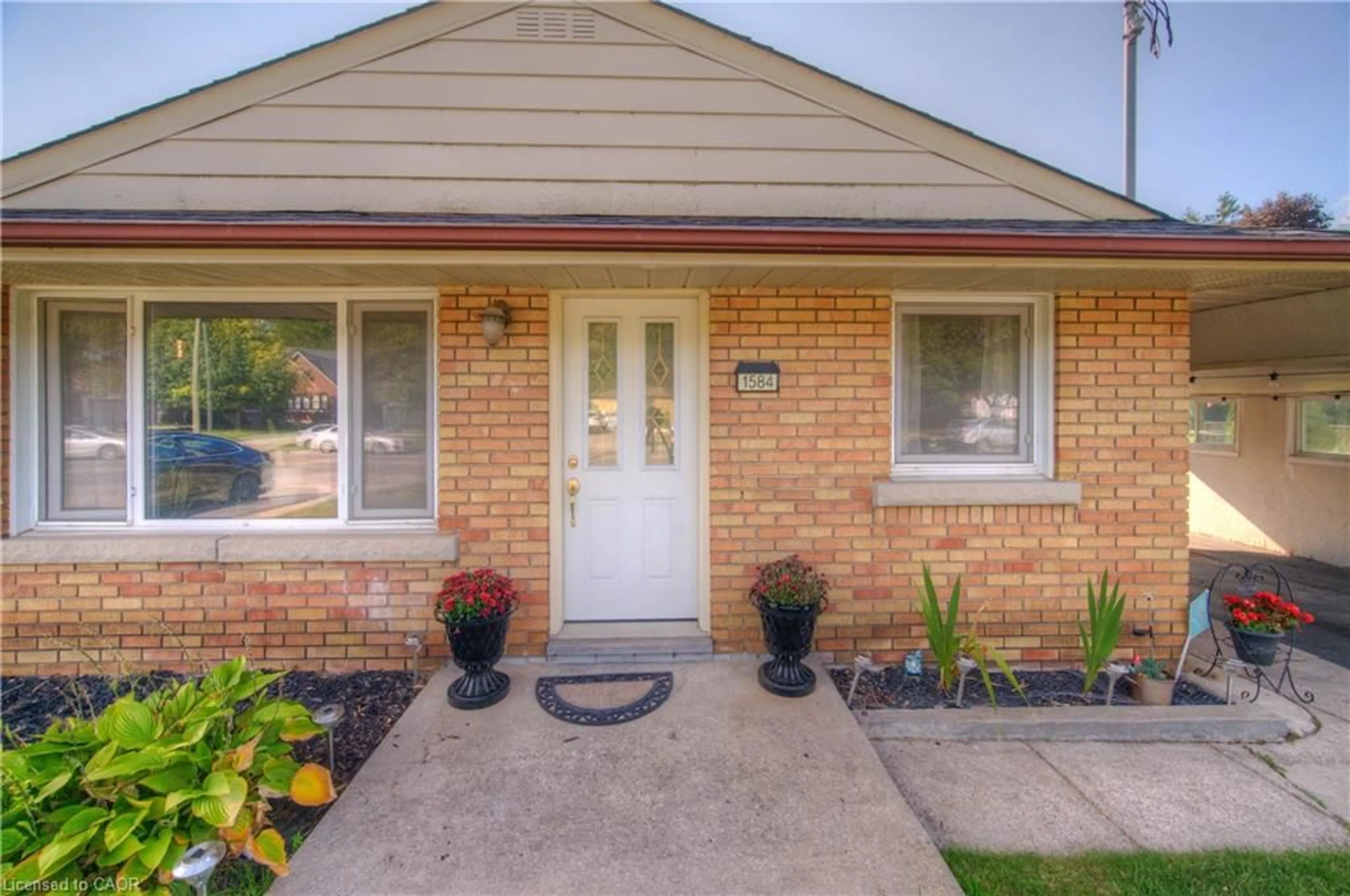 Home with brick exterior material, street for 1584 Concession Rd, Cambridge Ontario N3H 4L9