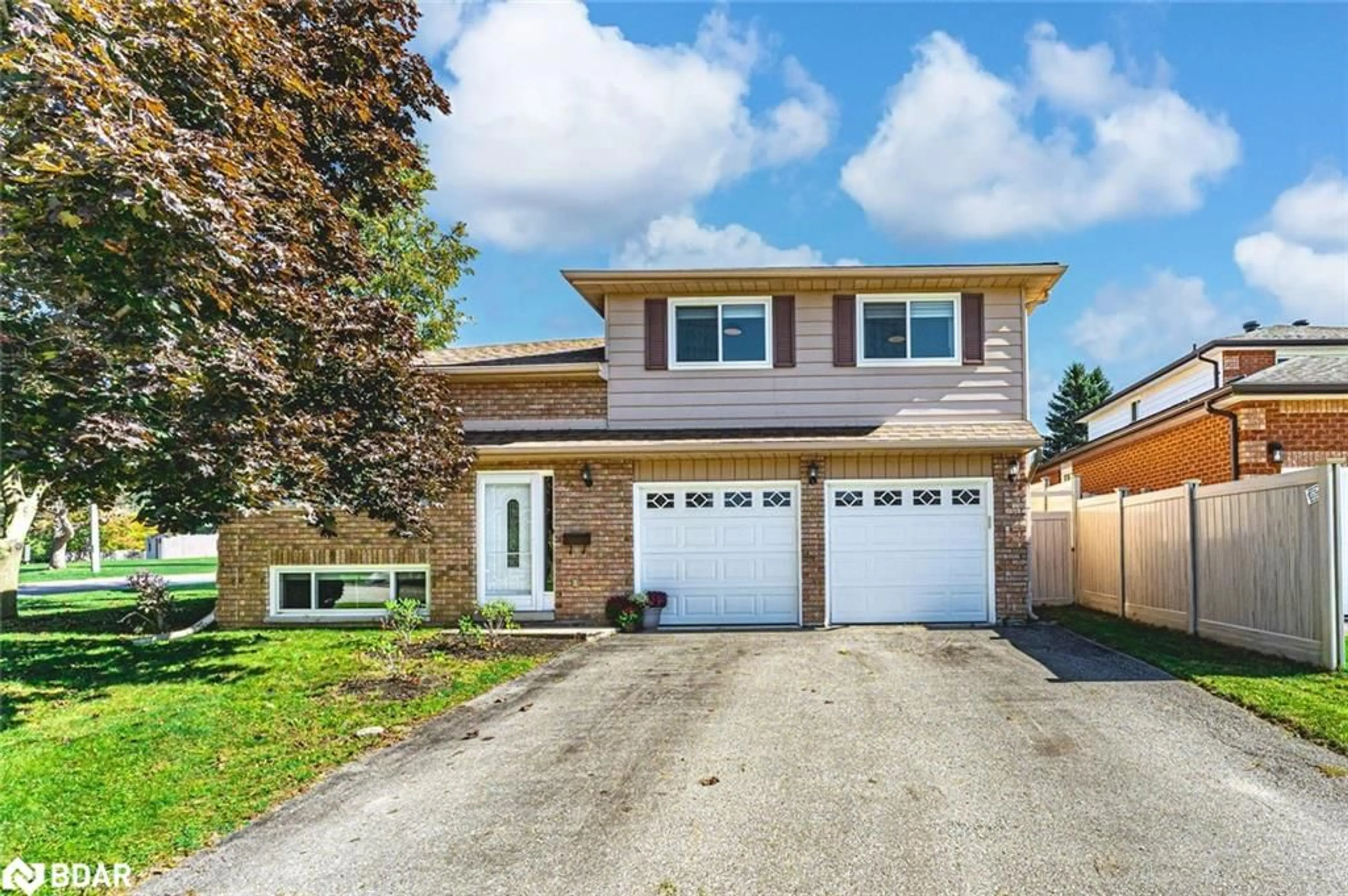 Home with vinyl exterior material, street for 2 Carmichael Crt, Orillia Ontario L3V 7R6