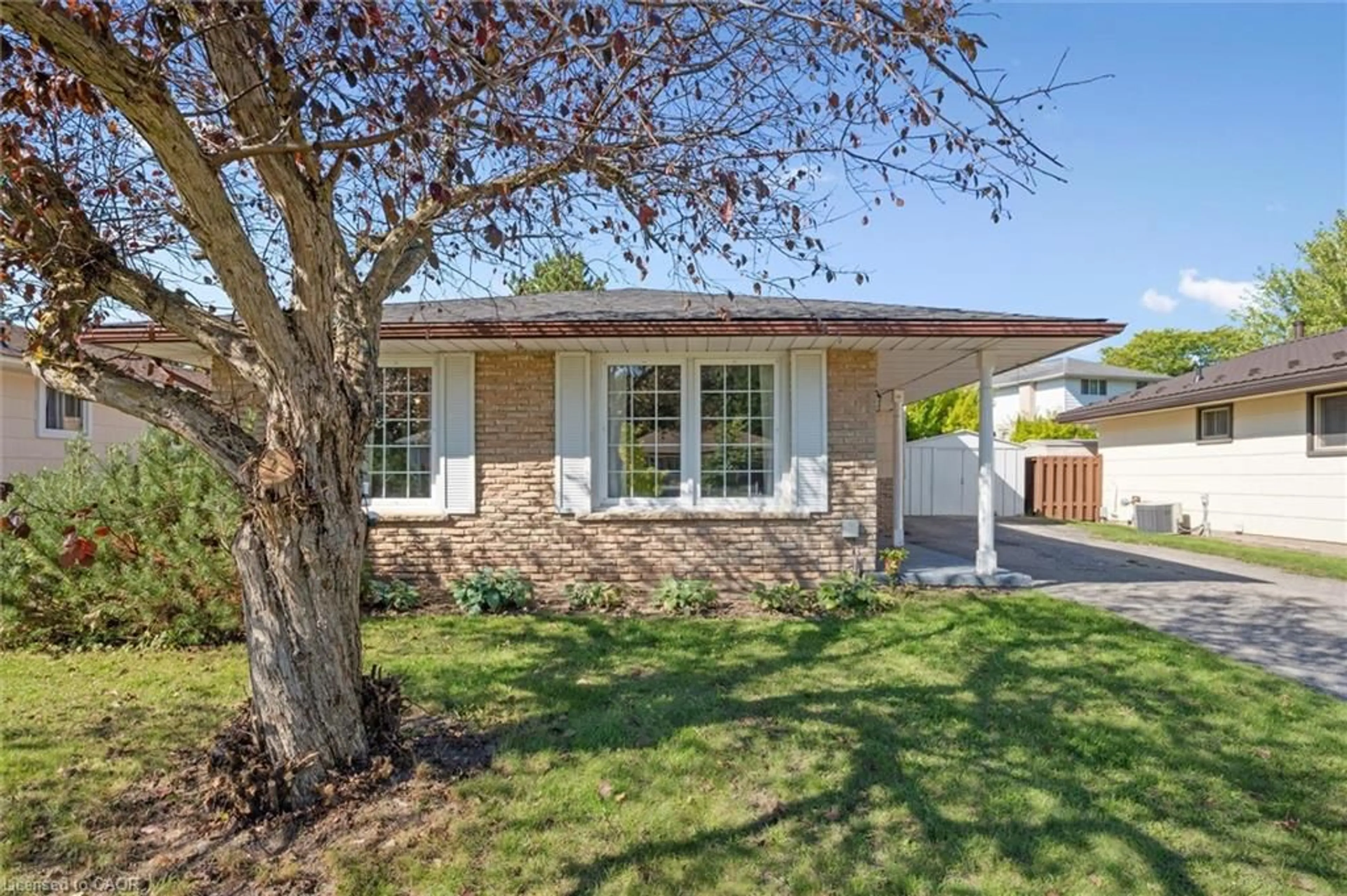 Home with vinyl exterior material, street for 1470 Queens Blvd, Kitchener Ontario N2M 1E2