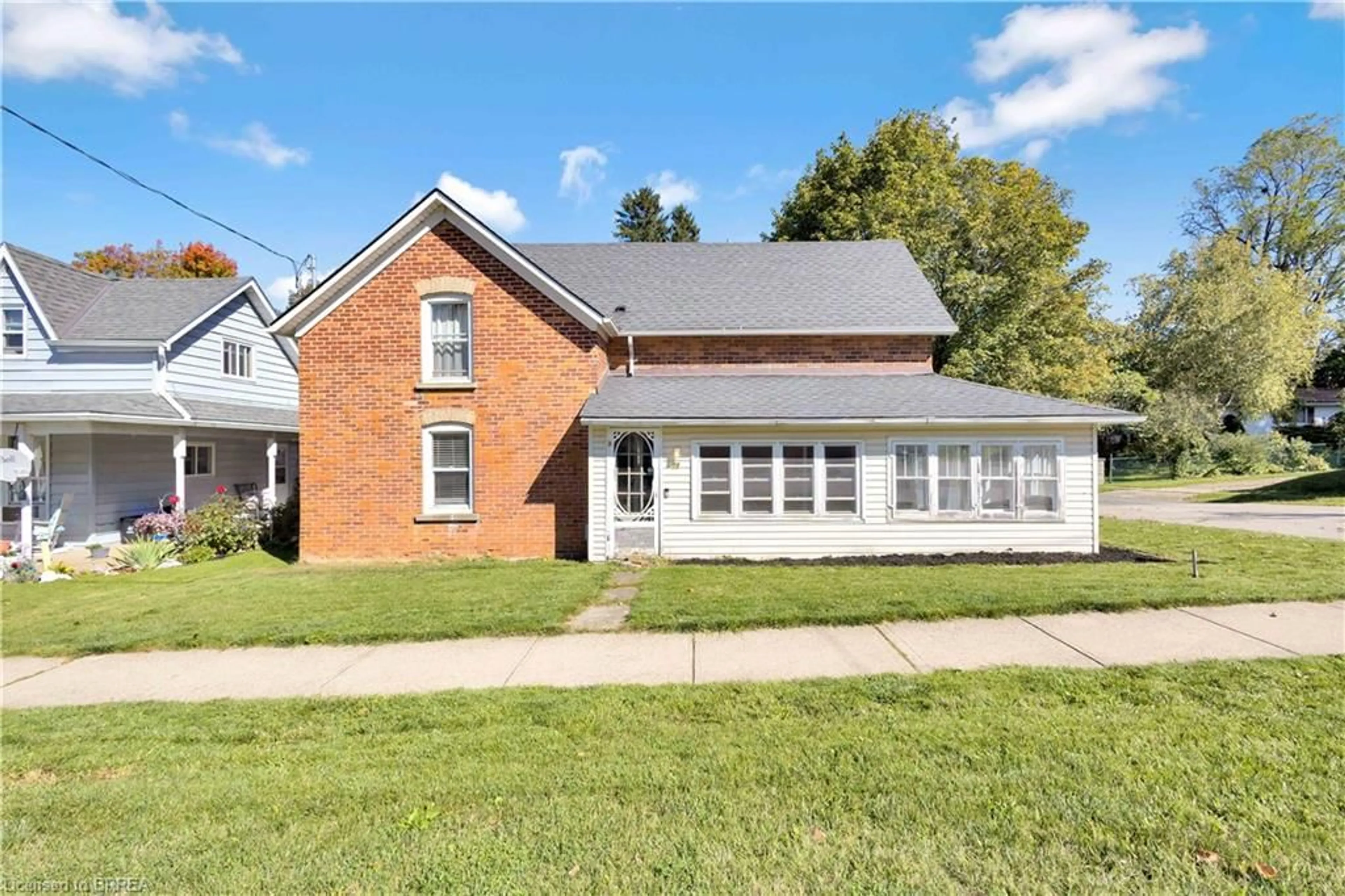 Home with brick exterior material, street for 79 Washington St, Waterford Ontario N0E 1Y0