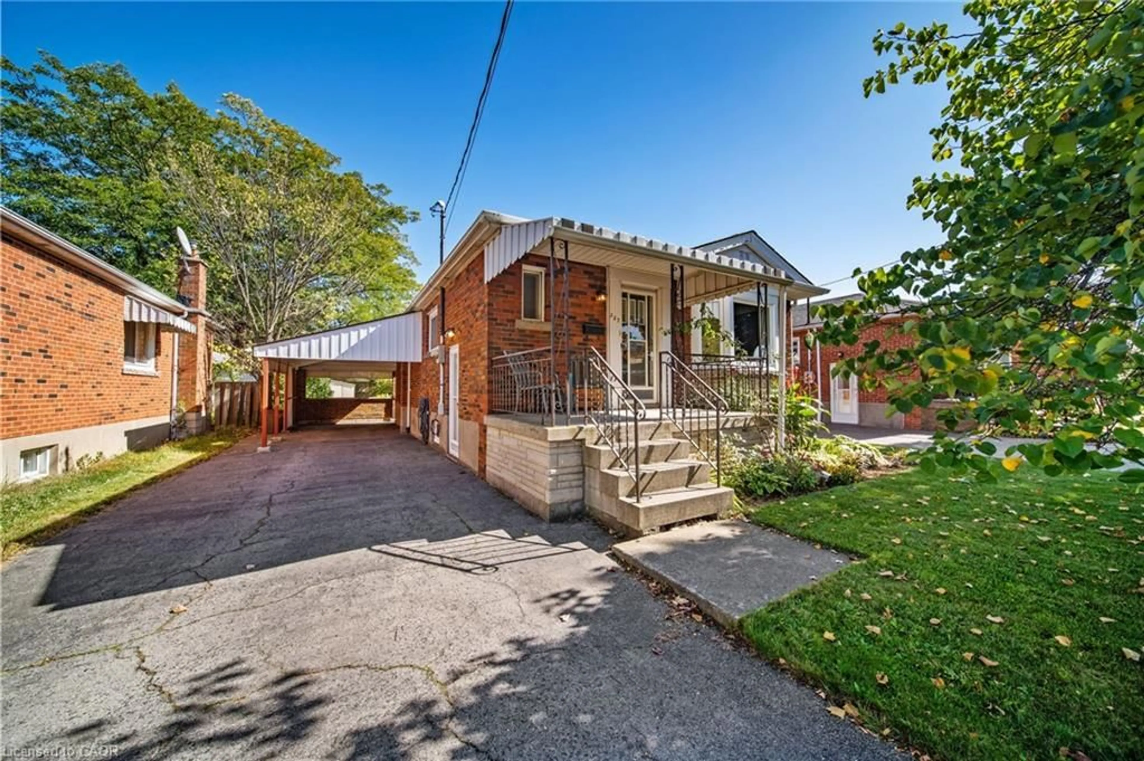 Home with brick exterior material, street for 327 East 31st St, Hamilton Ontario L8V 3P9