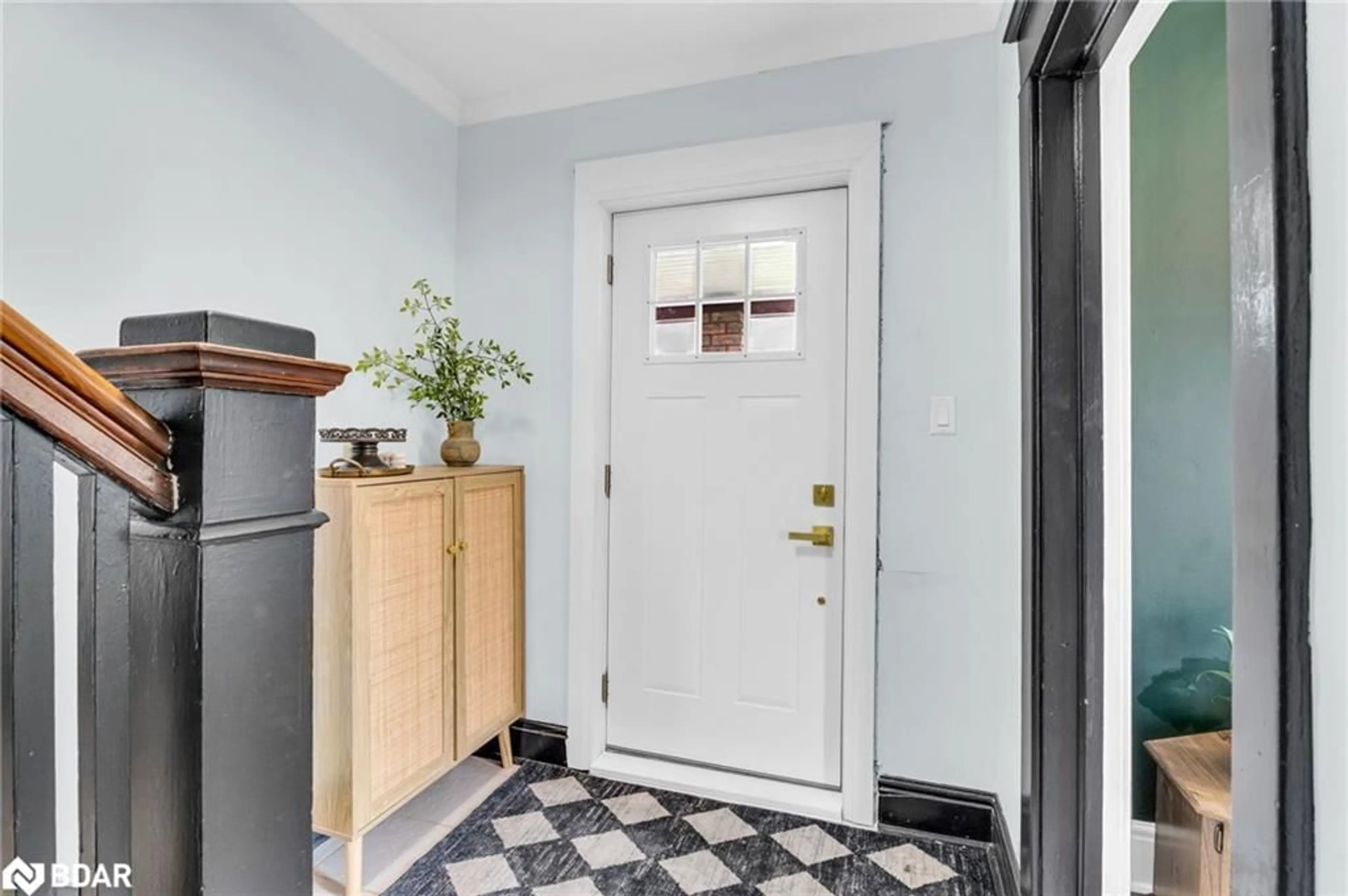 Indoor entryway for 145 Margaret St, Angus Ontario L0M 1B0