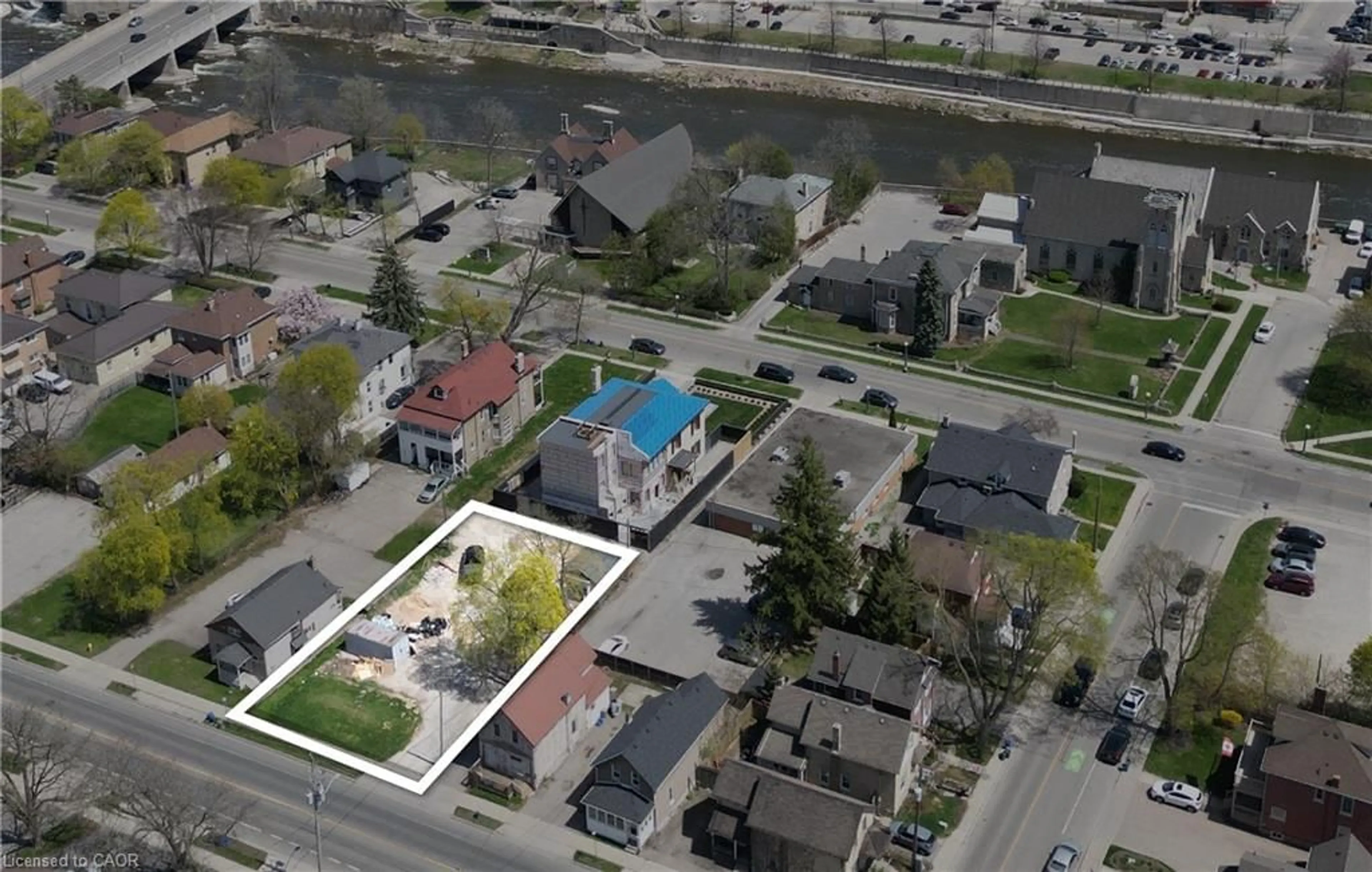 A pic from outside/outdoor area/front of a property/back of a property/a pic from drone, street for 57 George St, Cambridge Ontario N1S 2K9