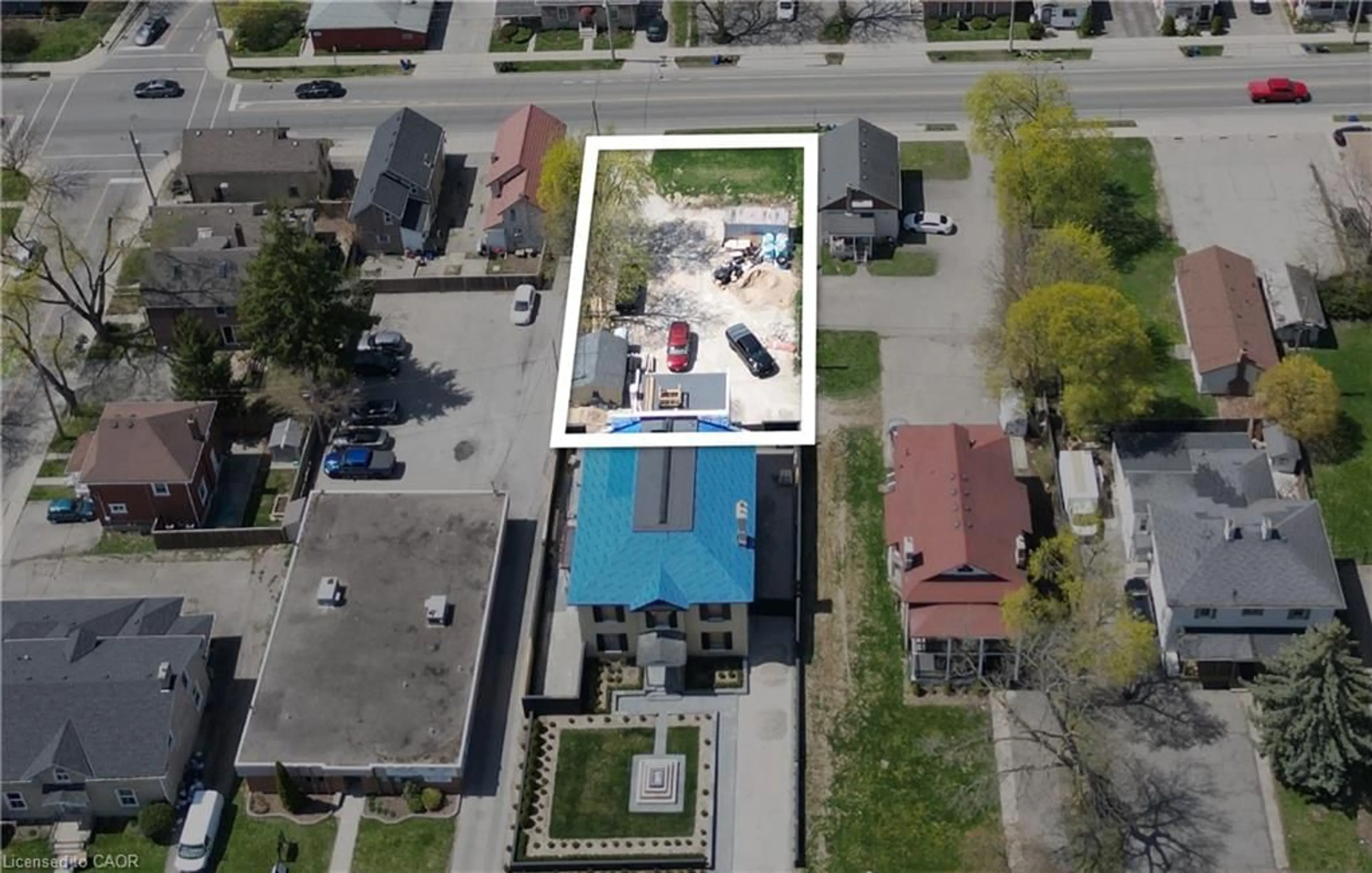 A pic from outside/outdoor area/front of a property/back of a property/a pic from drone, street for 57 George St, Cambridge Ontario N1S 2K9
