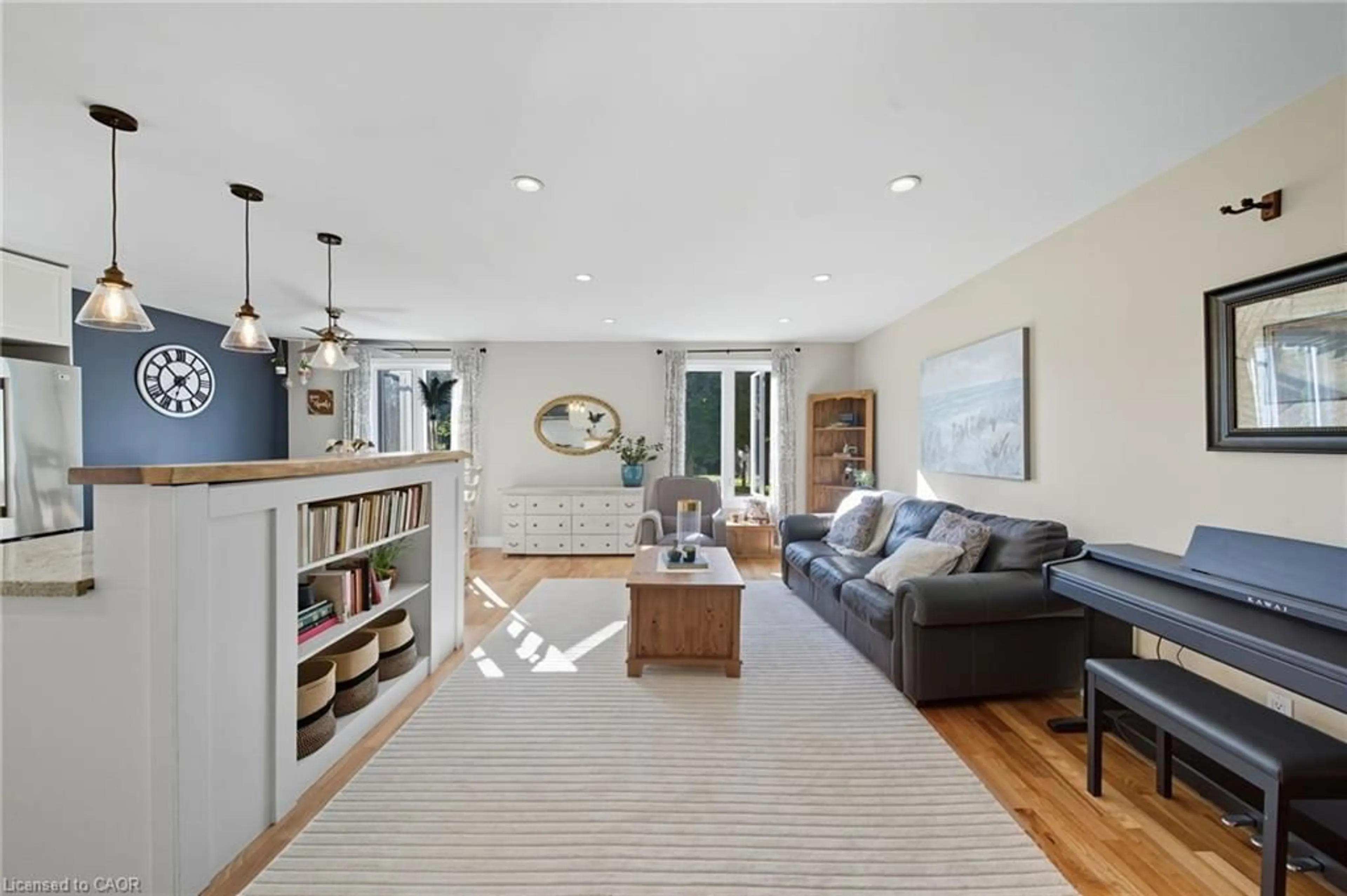 Living room with furniture, unknown for 186 Banbury Rd, Brantford Ontario N3P 1C6