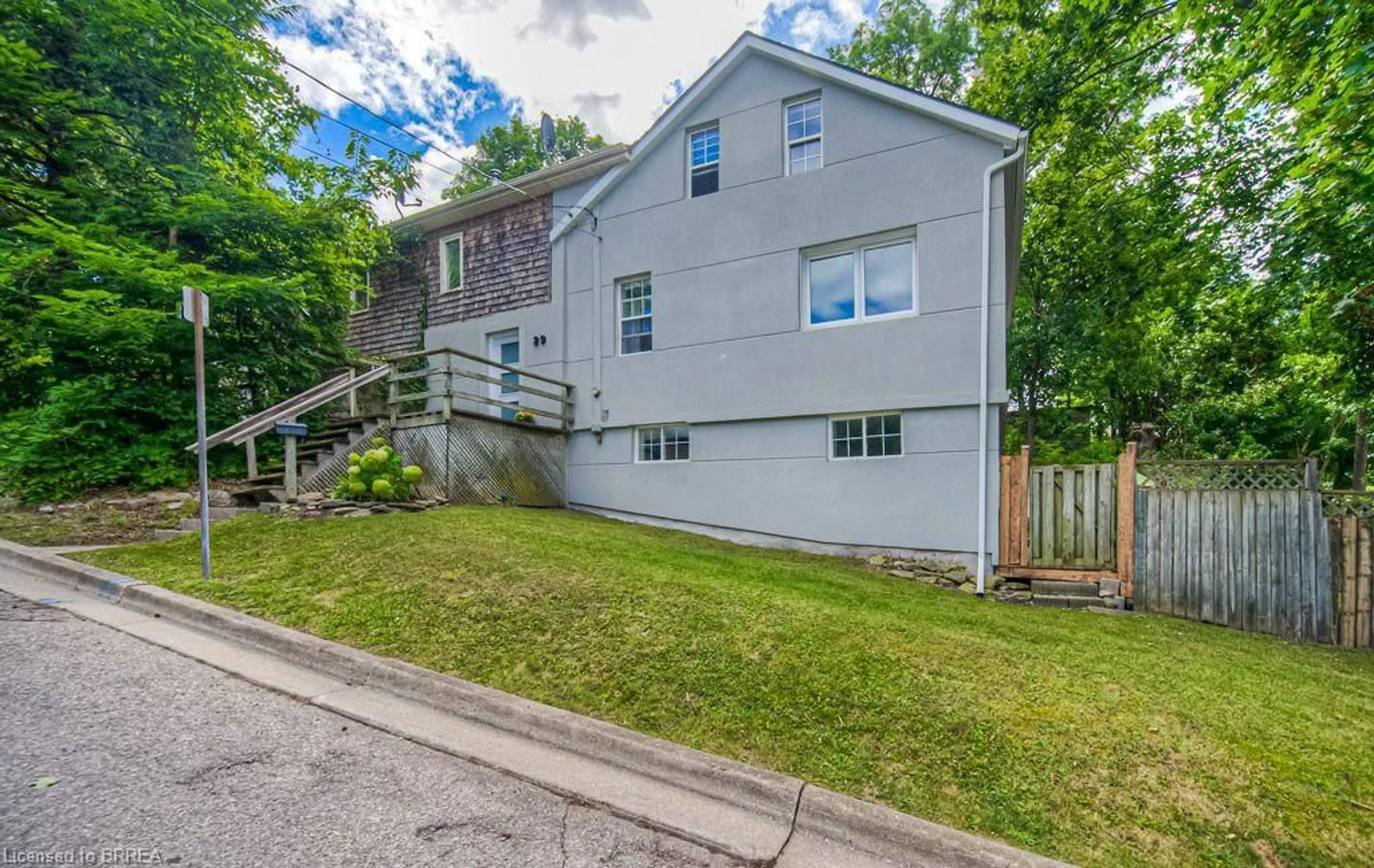 Unknown for 29 Charlotte St, Paris Ontario N3L 1N3