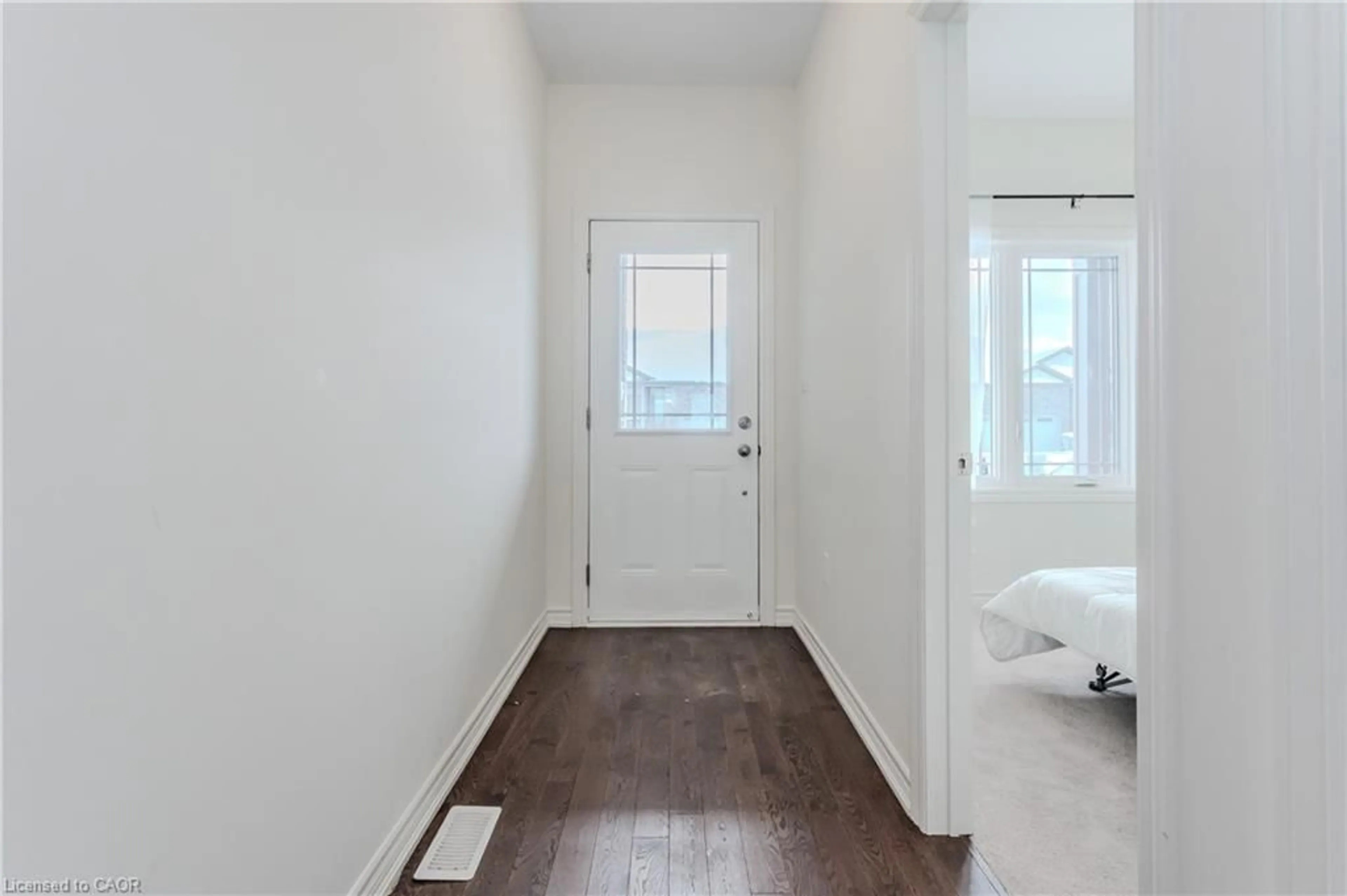 Indoor entryway for 104 Cheryl Ave, Atwood Ontario N0G 1B0