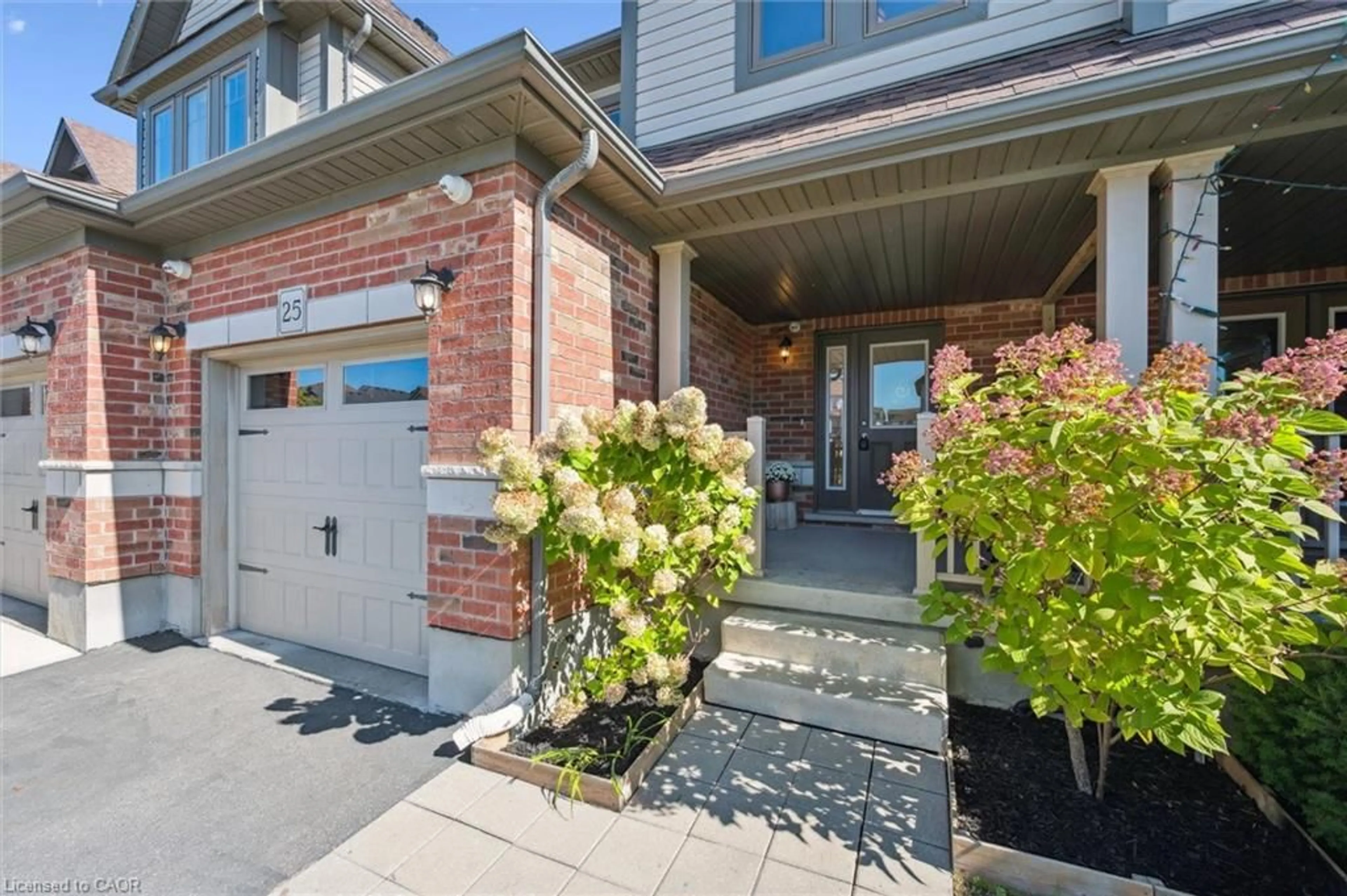 Home with brick exterior material, street for 25 Sandybay Ave, Kitchener Ontario N2A 0H6