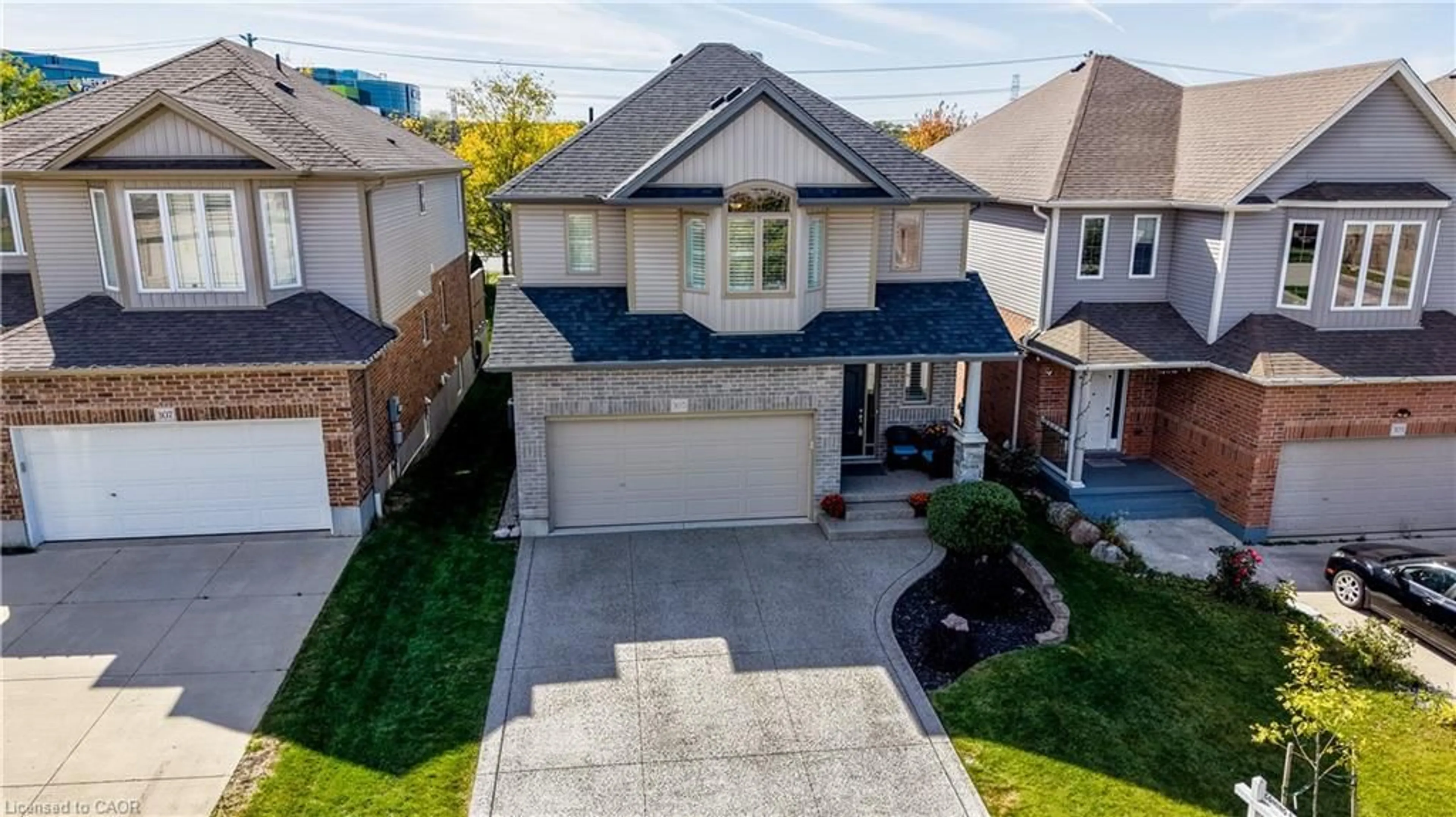 A pic from outside/outdoor area/front of a property/back of a property/a pic from drone, street for 305 Thornhill Pl, Waterloo Ontario N2T 0A9