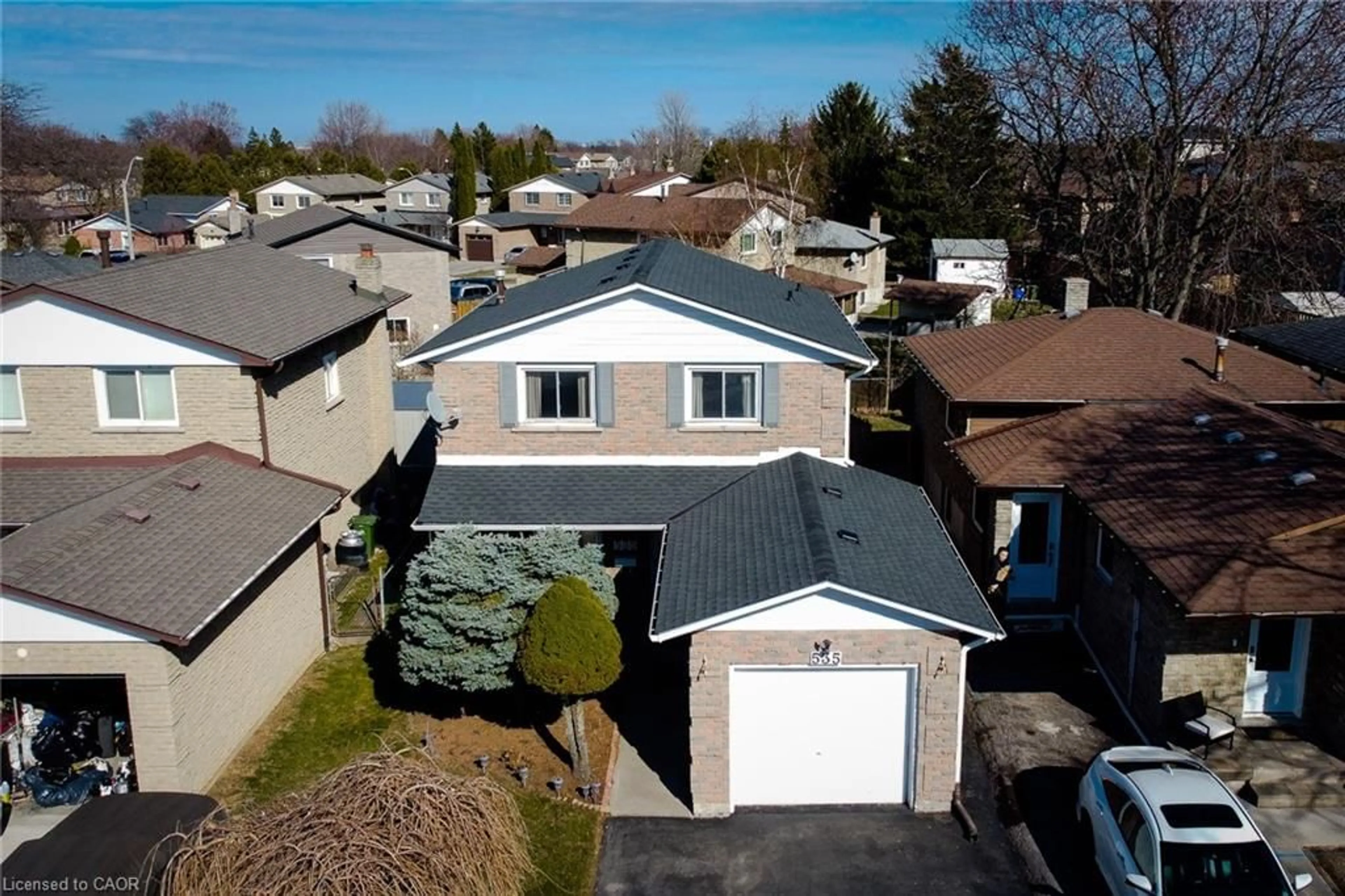 A pic from outside/outdoor area/front of a property/back of a property/a pic from drone, street for 535 Upper Horning Rd, Hamilton Ontario L9C 7P7
