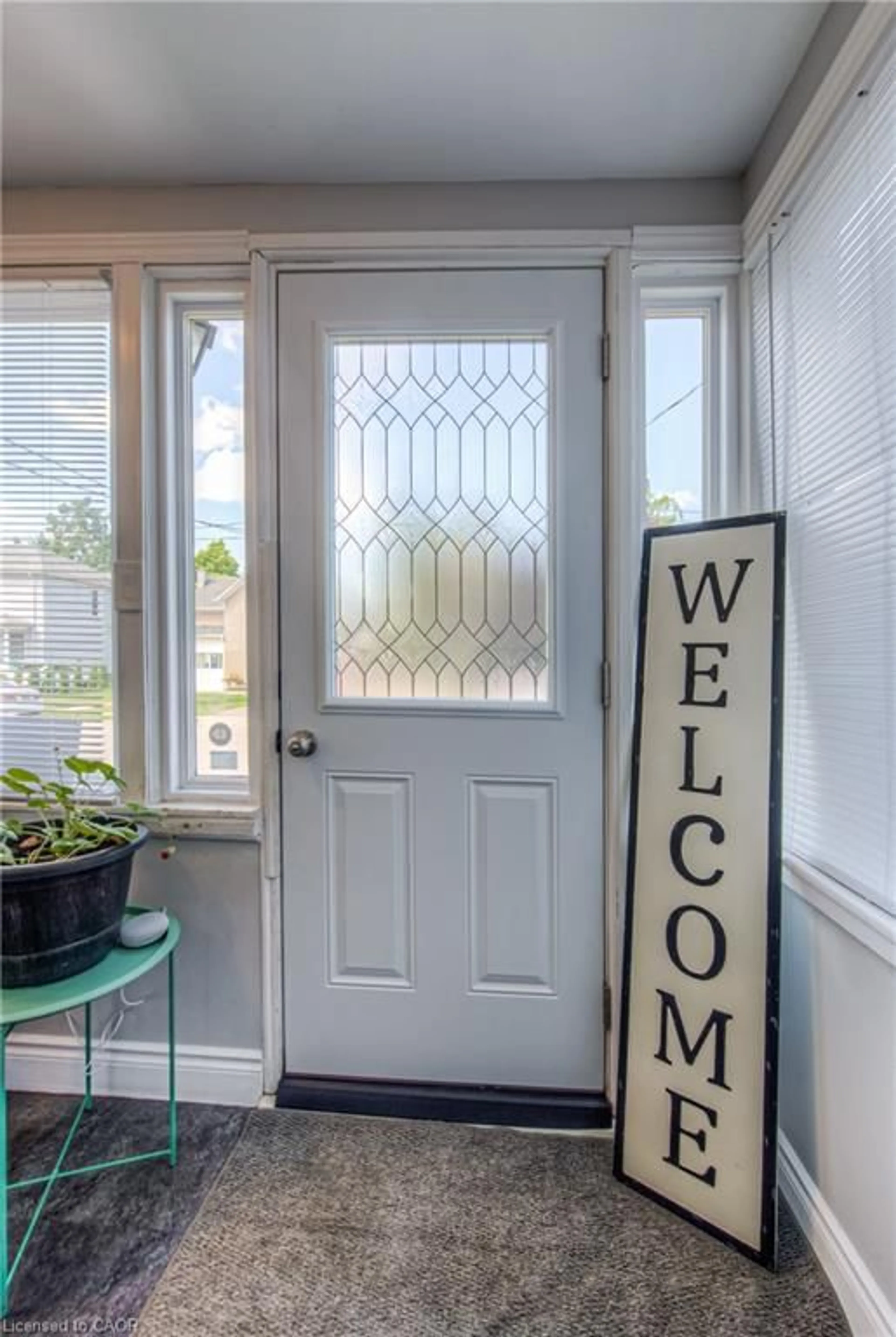 Indoor entryway for 83 Bond St, Cambridge Ontario N1R 4B7