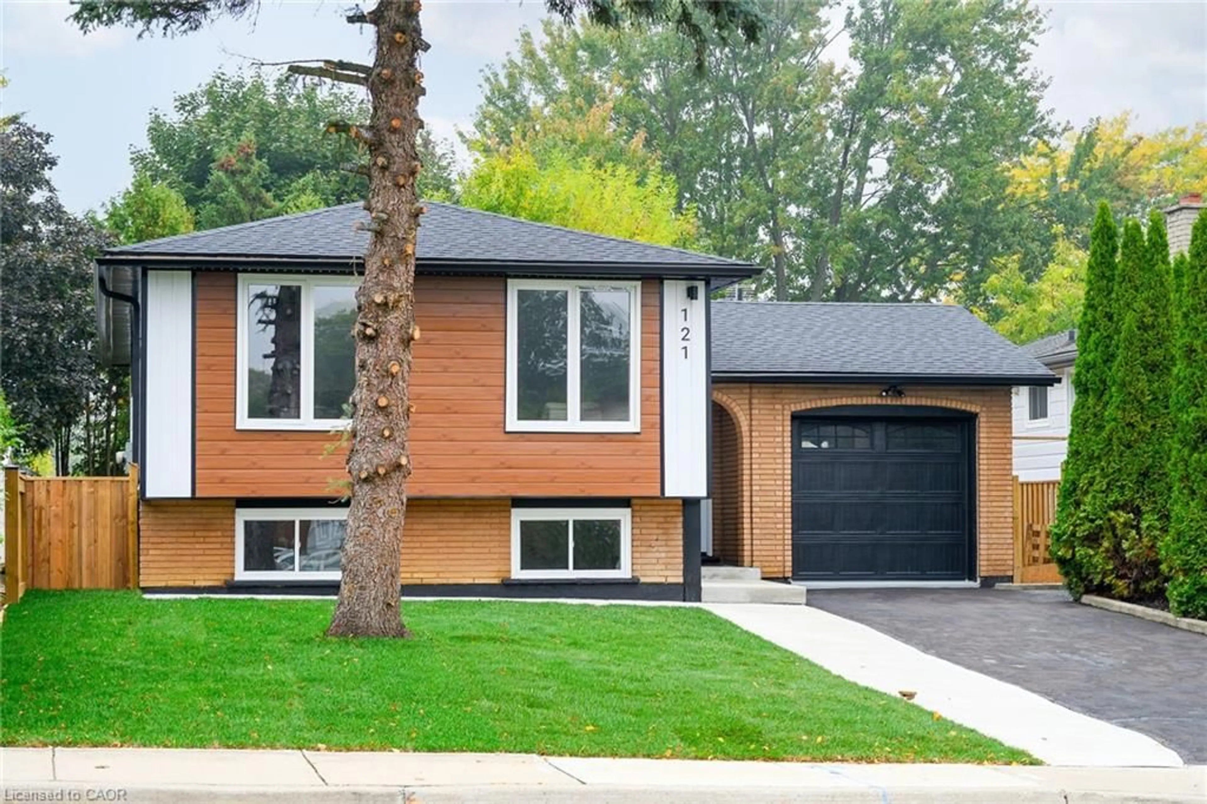 Home with brick exterior material, street for 121 Appleford Rd, Hamilton Ontario L9C 5Y2