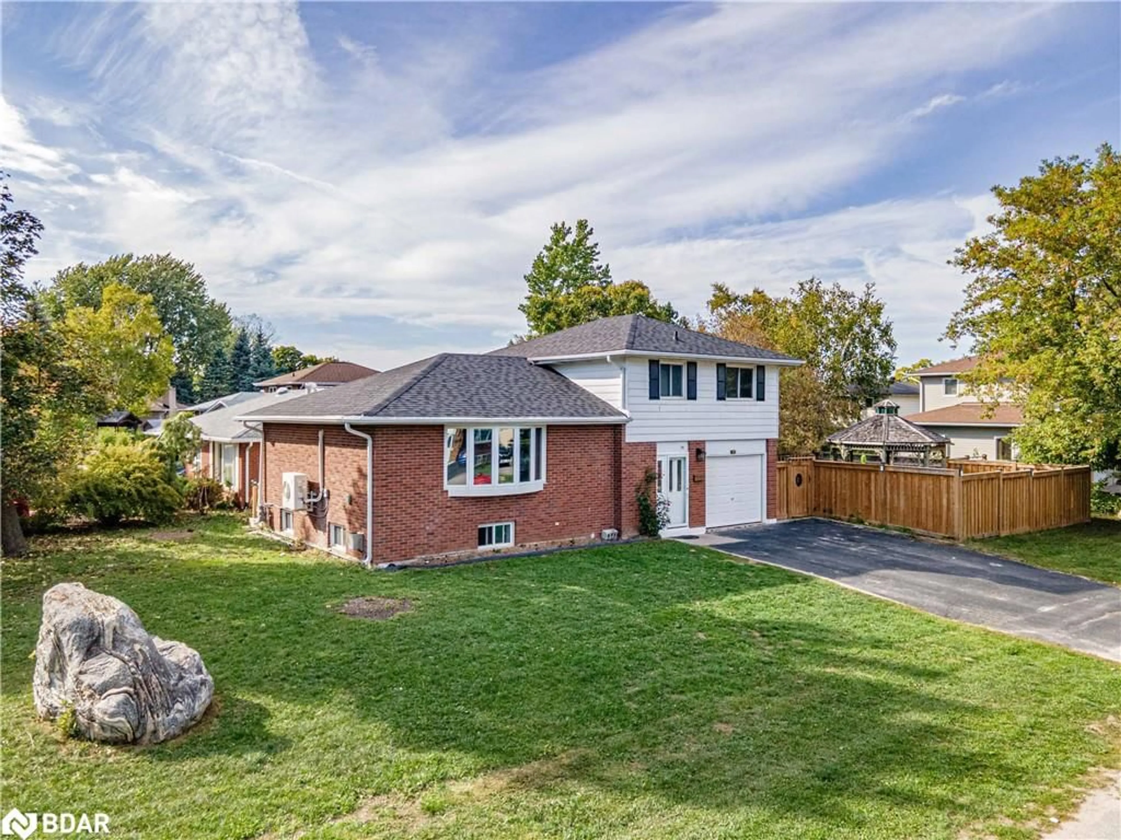 Home with brick exterior material, street for 28 Gibbard Cres, Collingwood Ontario L9Y 2C1
