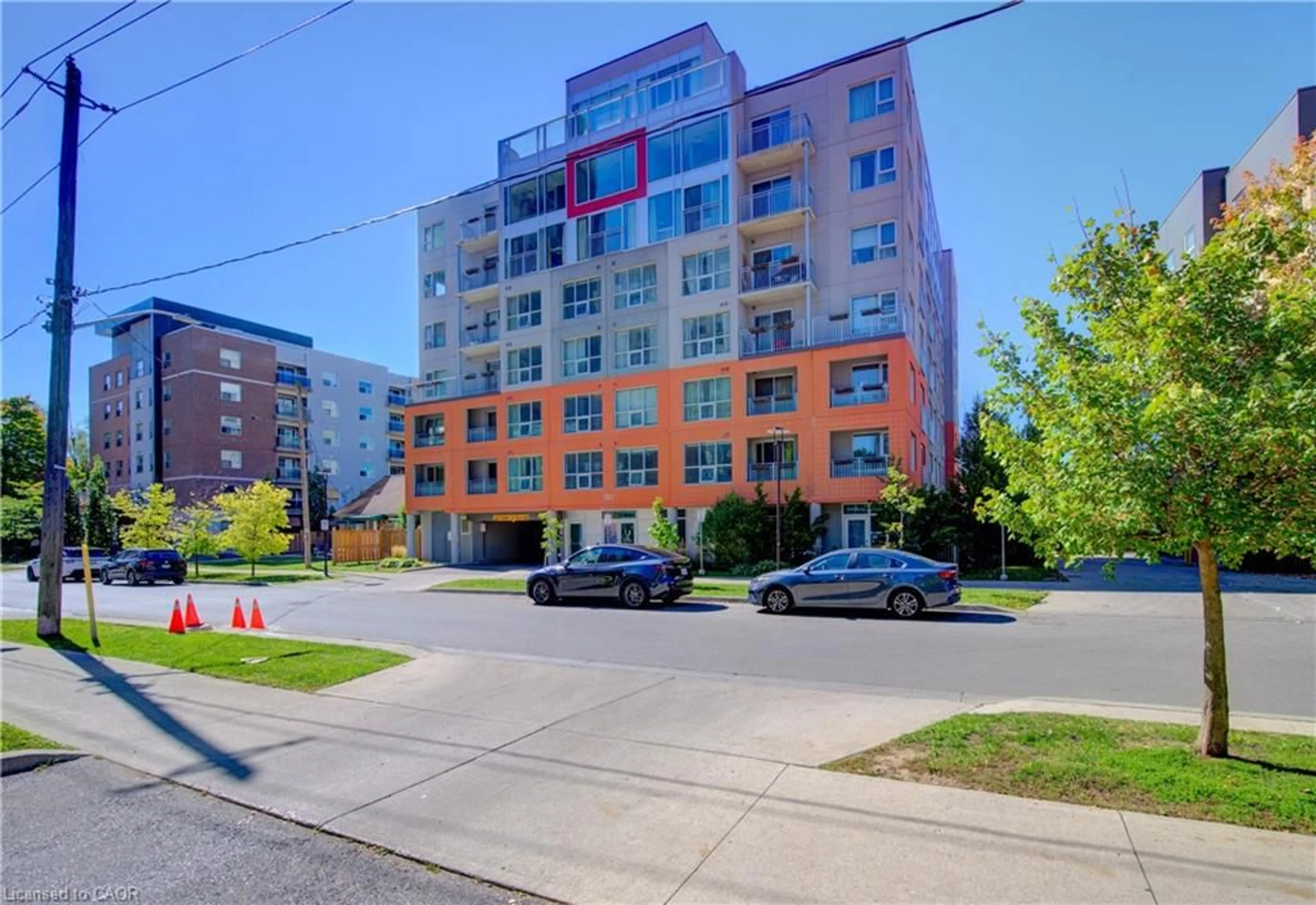 A pic from outside/outdoor area/front of a property/back of a property/a pic from drone, unknown for 321 Spruce St #102, Waterloo Ontario N2G 0G4