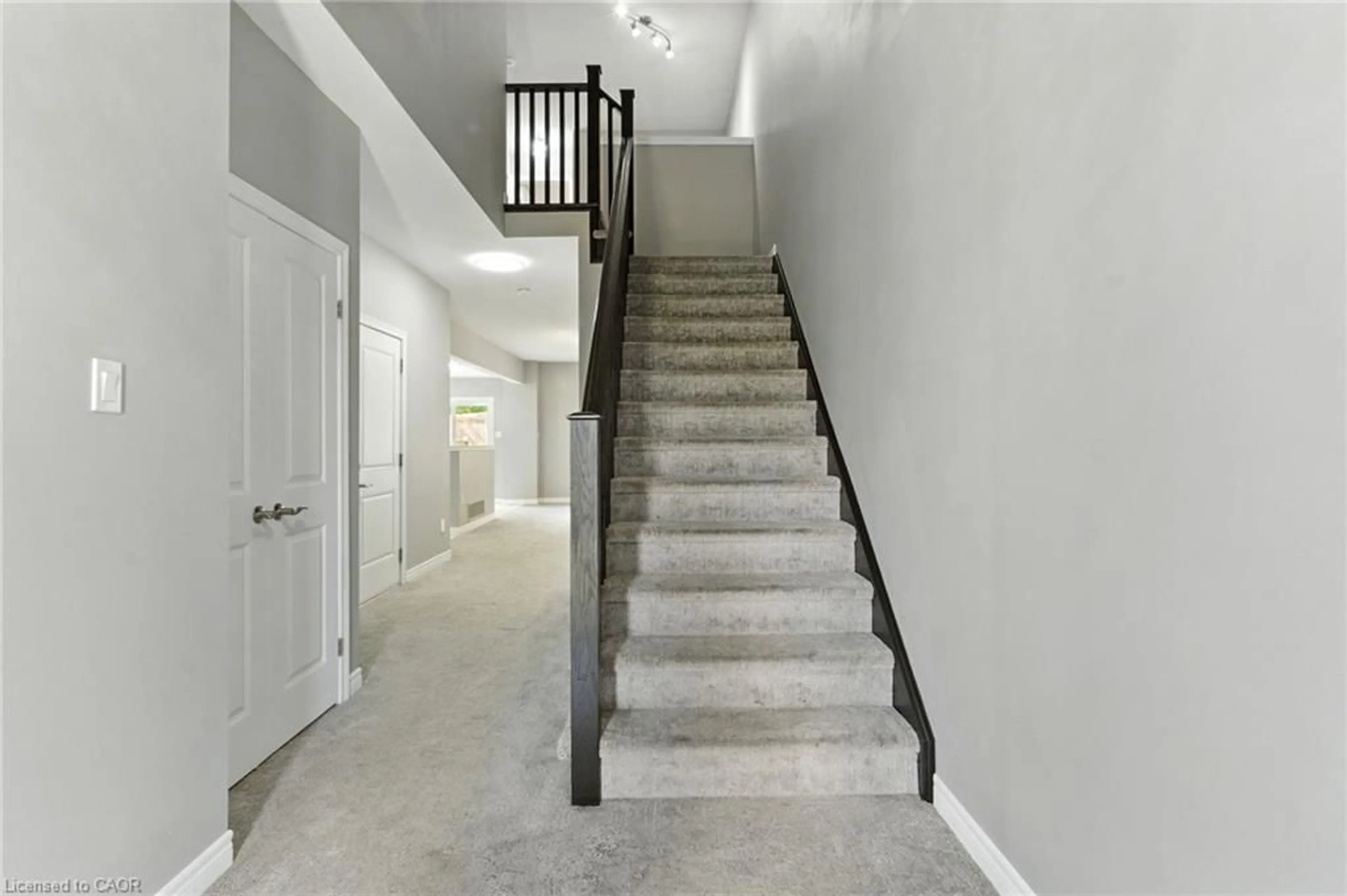 Stairs for 17 Dennis Dr, Smithville Ontario L0R 2A0