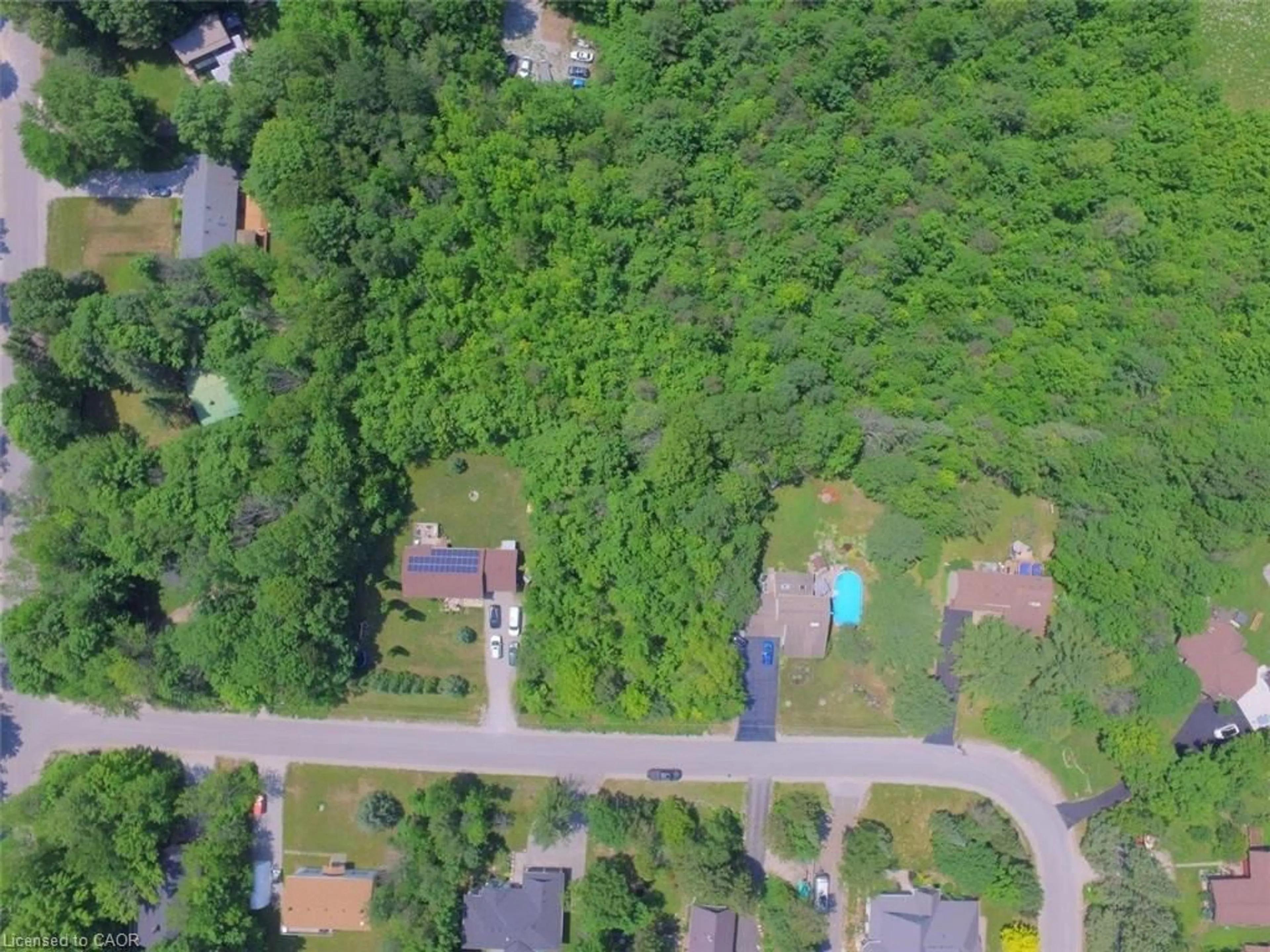 A pic from outside/outdoor area/front of a property/back of a property/a pic from drone, forest/trees view for 6 Glacier Cres, Oro-Medonte Ontario L0K 1N0