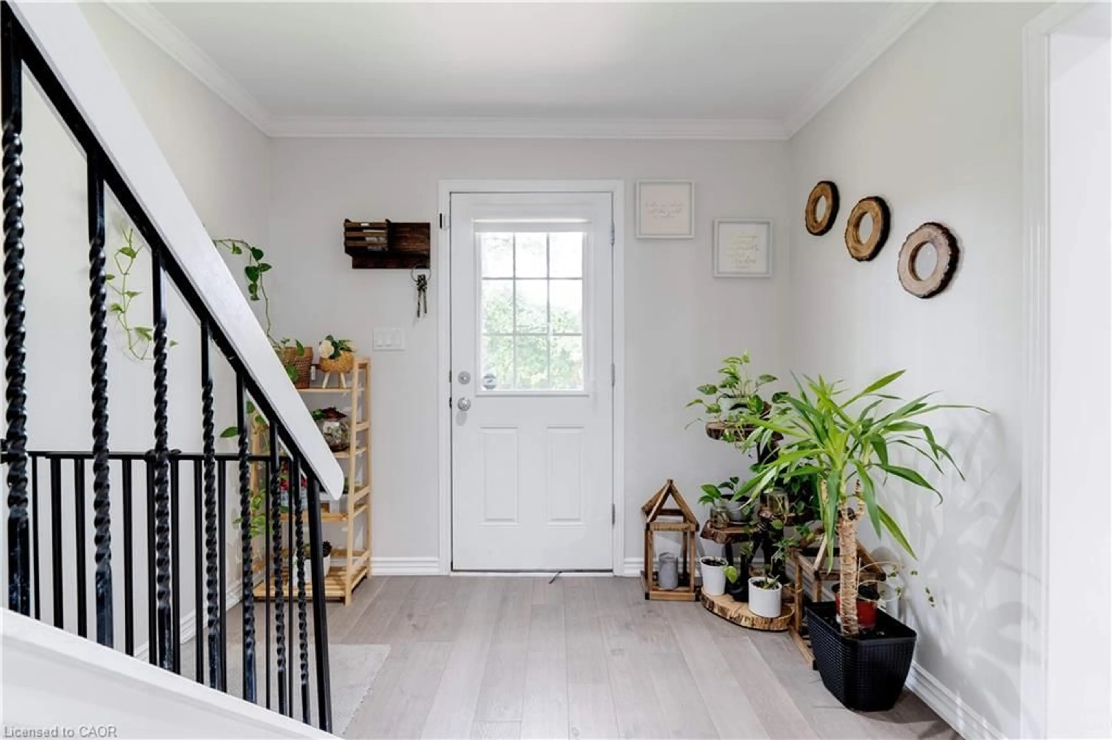 Indoor entryway for 5475 Lakeshore Rd #19, Burlington Ontario L7L 1E1