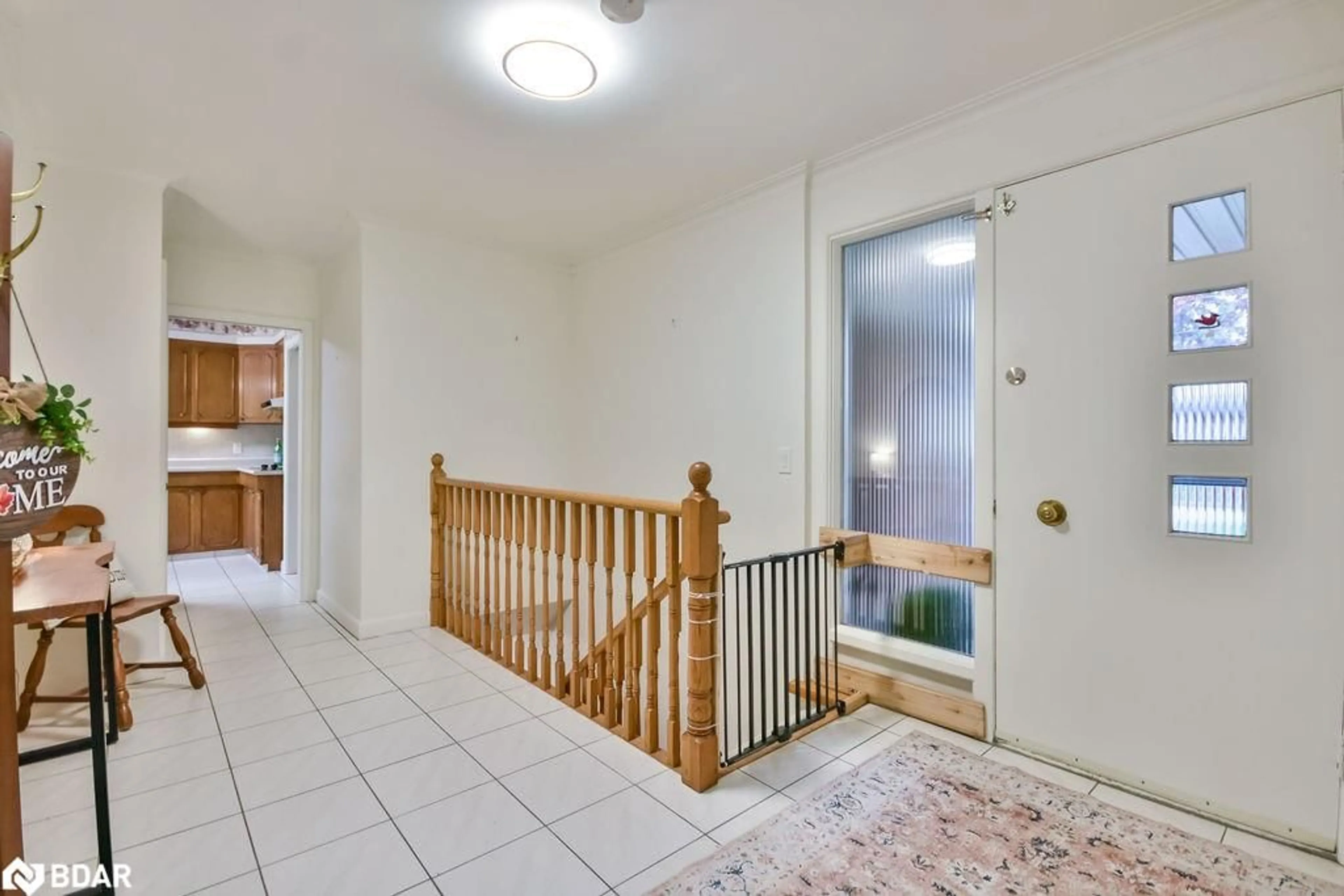 Indoor entryway for 25 Florida Cres, North York Ontario M9M 1P4