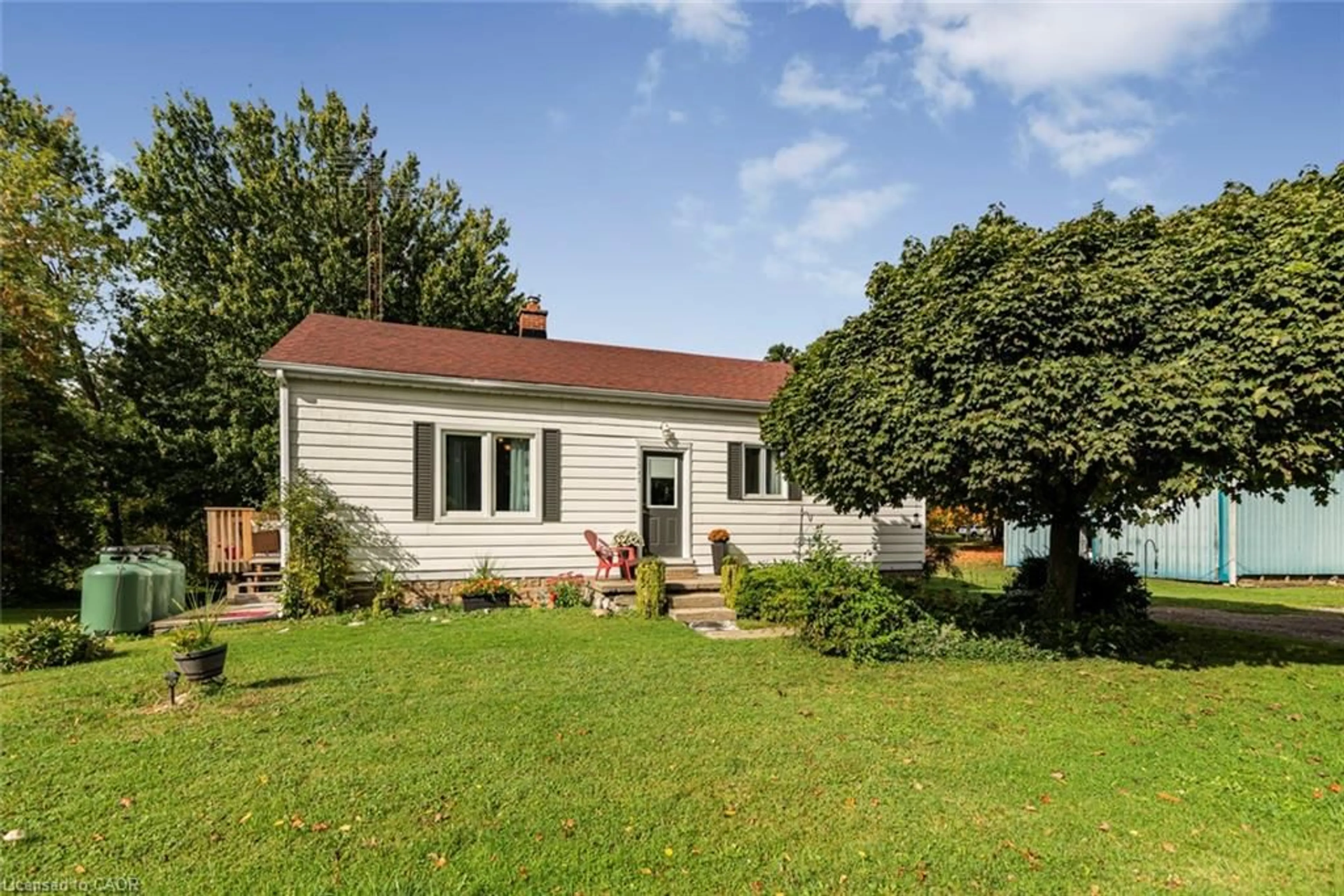 Home with vinyl exterior material, water/lake/river/ocean view for 1545 Brock Rd, Flamborough Ontario L9H 5E4