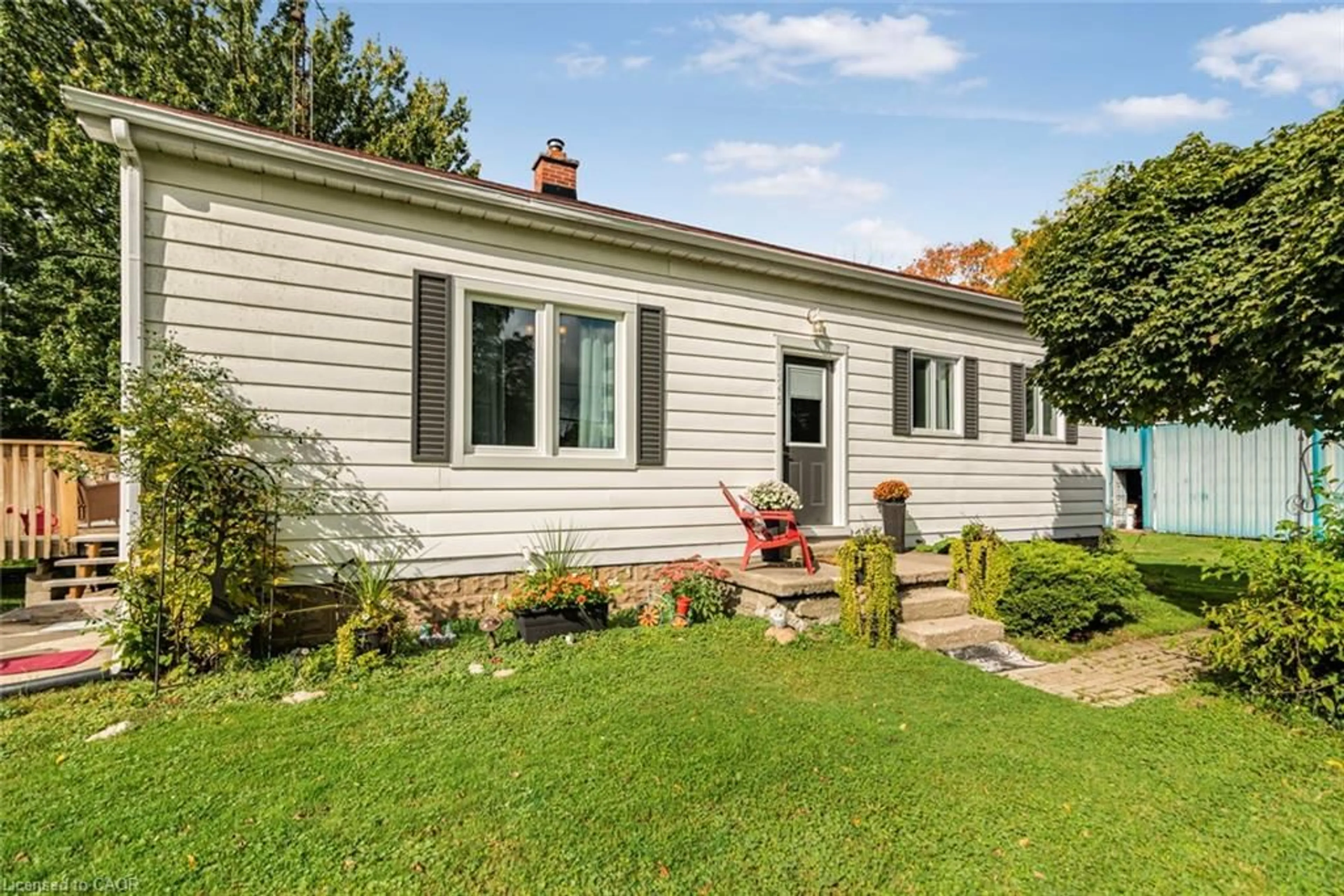 Home with vinyl exterior material, street for 1545 Brock Rd, Flamborough Ontario L9H 5E4