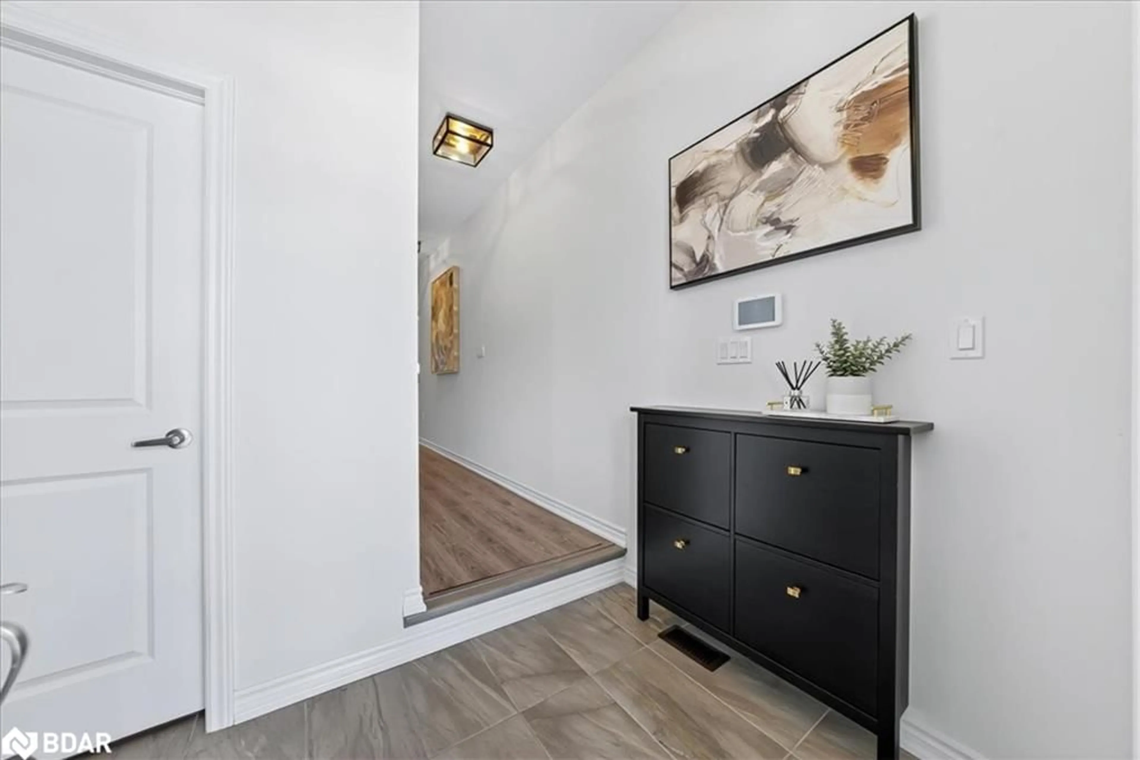 Indoor entryway for 84 Ferragine Cres, Bradford Ontario L3Z 4K2