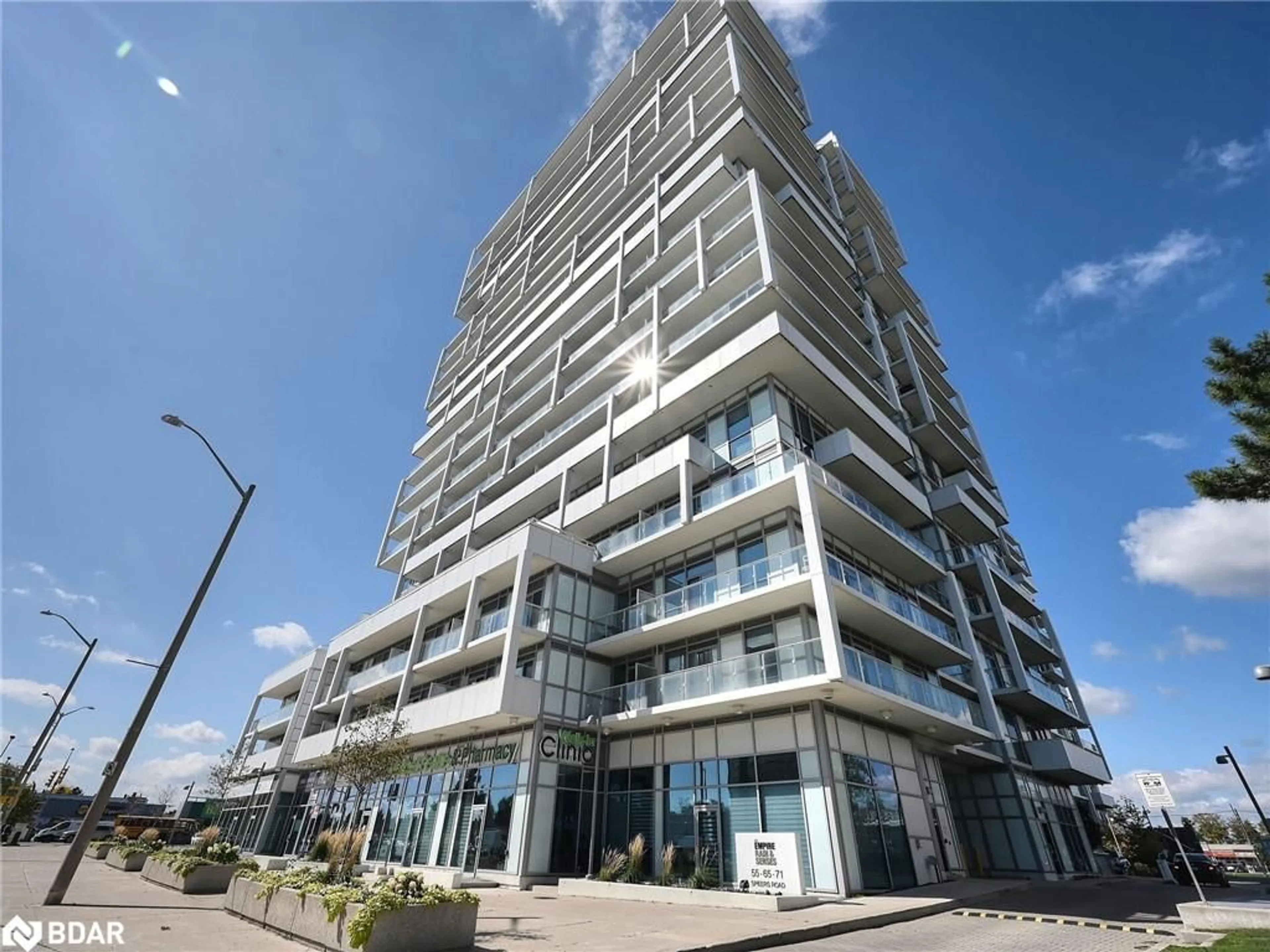 Indoor foyer for 55 Speers Rd #1210, Oakville Ontario L6K 0H9