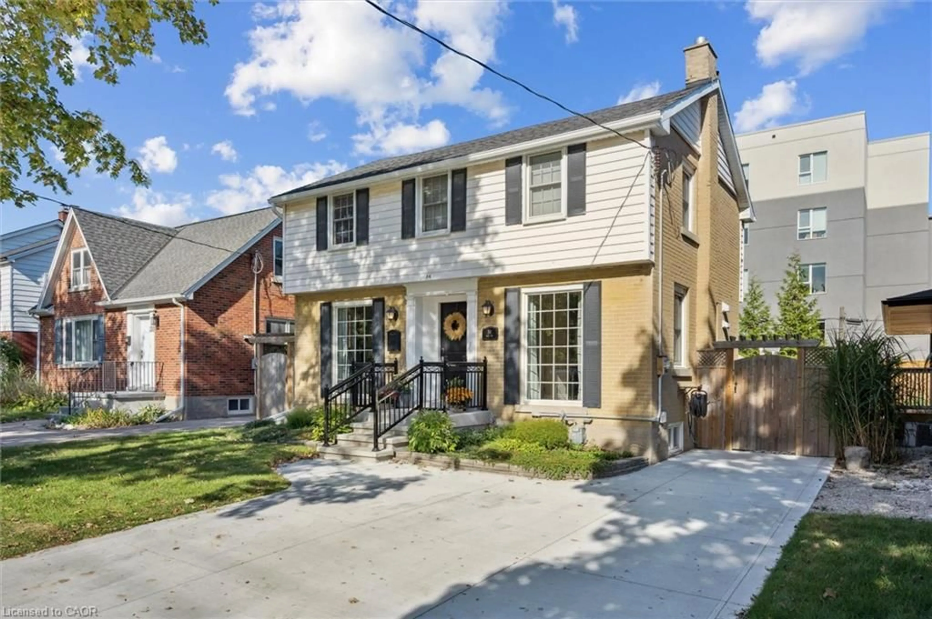Home with brick exterior material, street for 34 East Ave, Kitchener Ontario N2H 1Y7