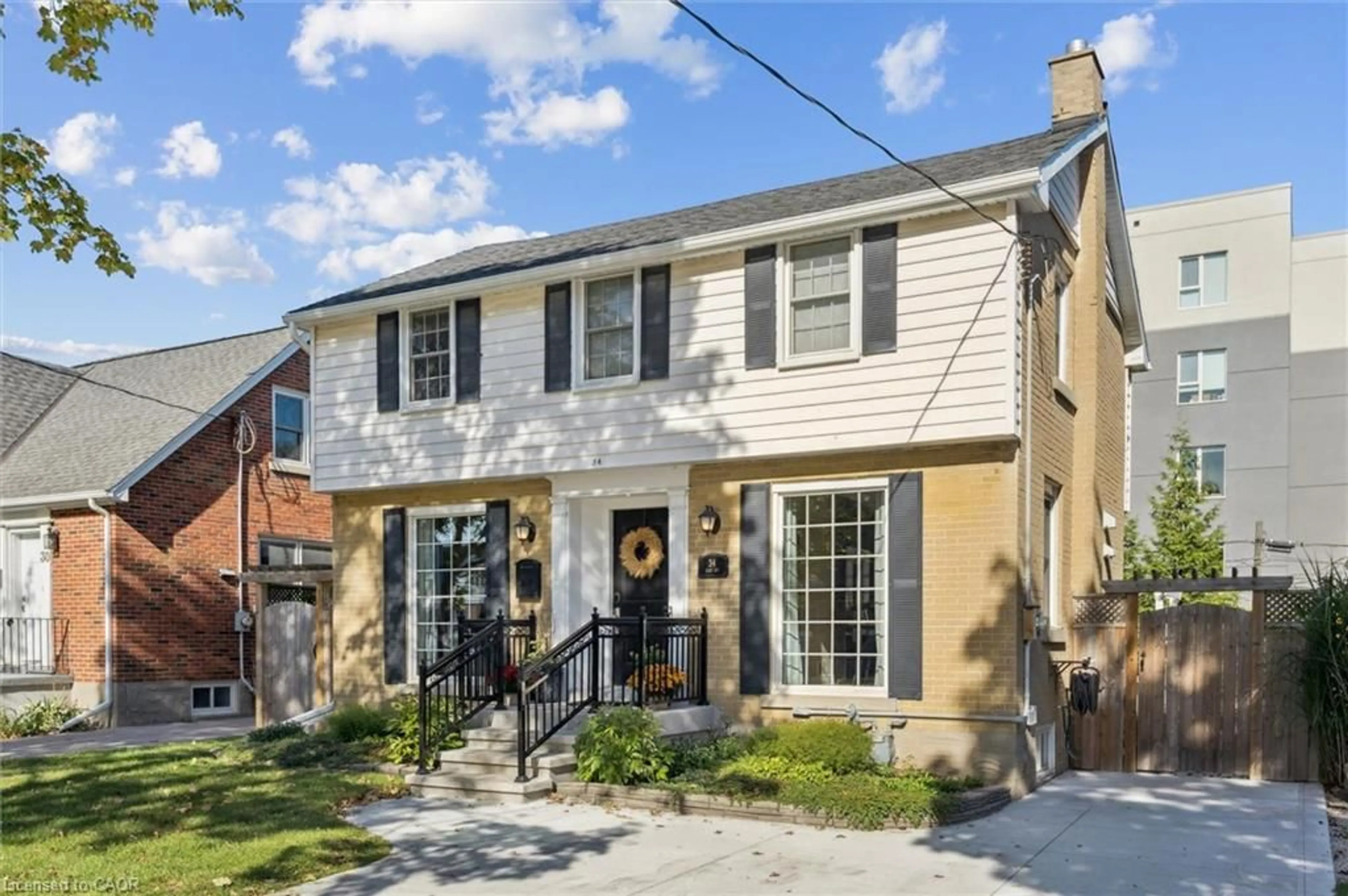 Home with brick exterior material, street for 34 East Ave, Kitchener Ontario N2H 1Y7