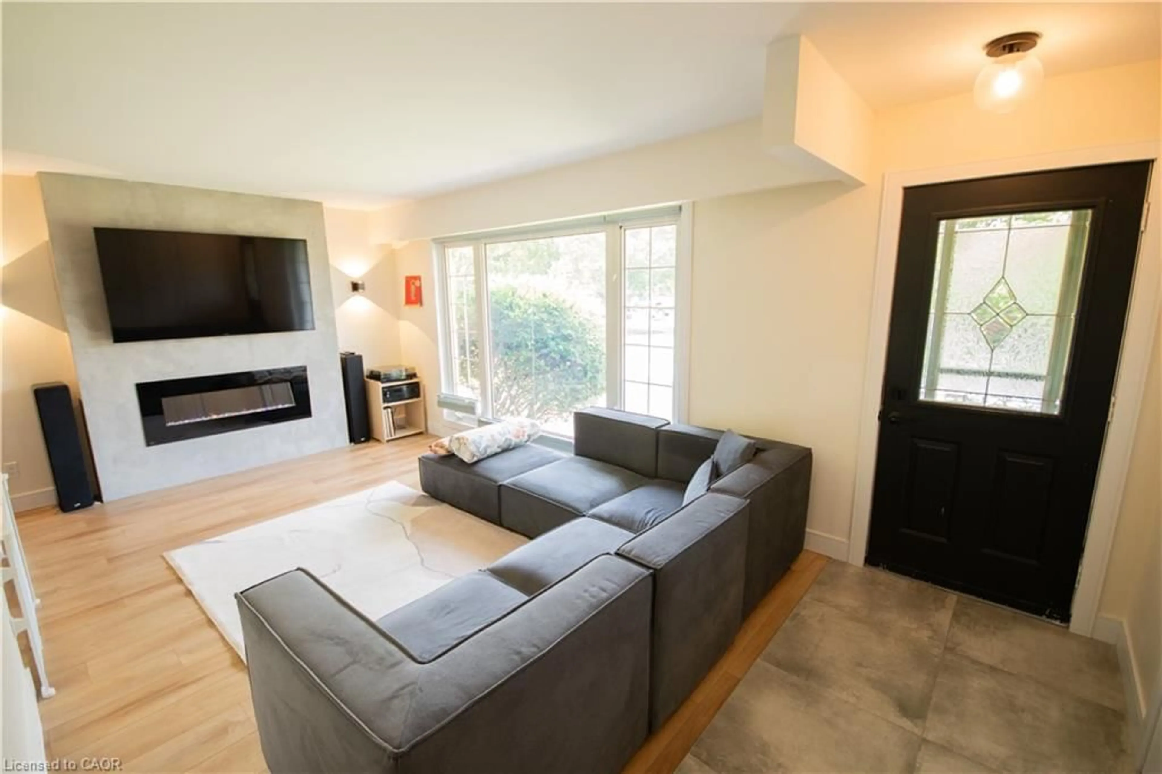 Living room with furniture, unknown for 2 Grenada Dr, Simcoe Ontario N3Y 3E7