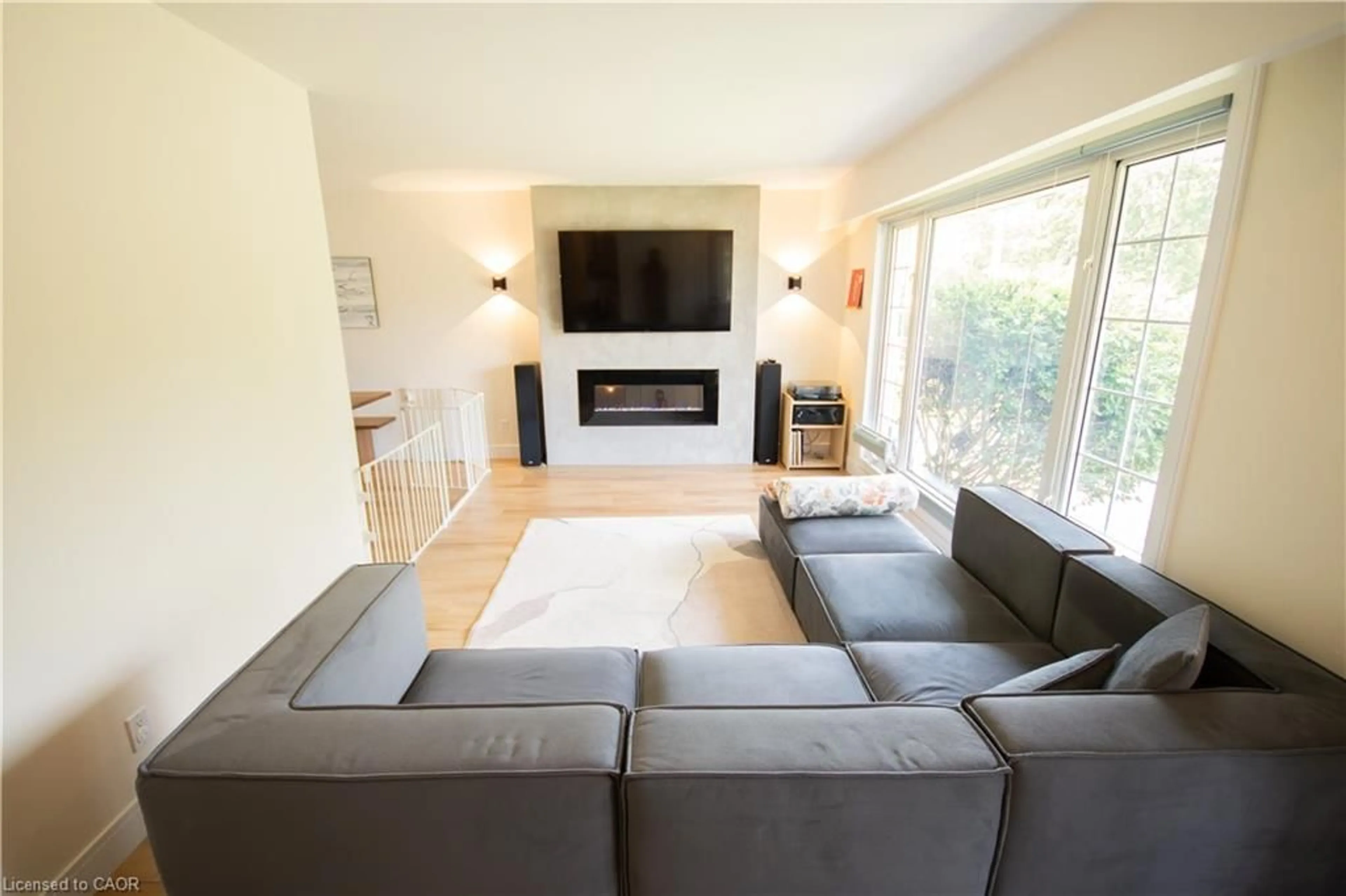 Living room with furniture, unknown for 2 Grenada Dr, Simcoe Ontario N3Y 3E7