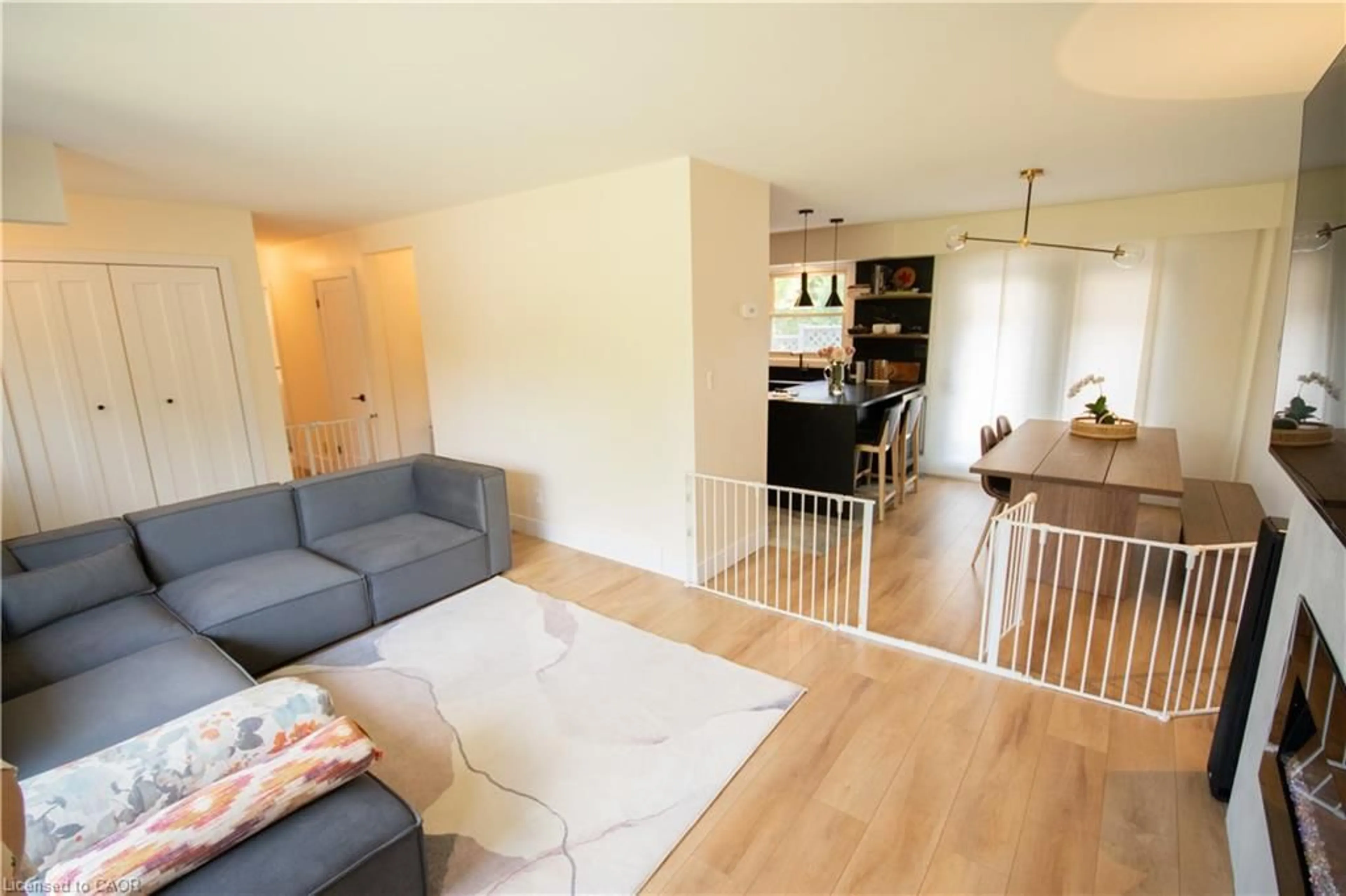 Living room with furniture, wood/laminate floor for 2 Grenada Dr, Simcoe Ontario N3Y 3E7