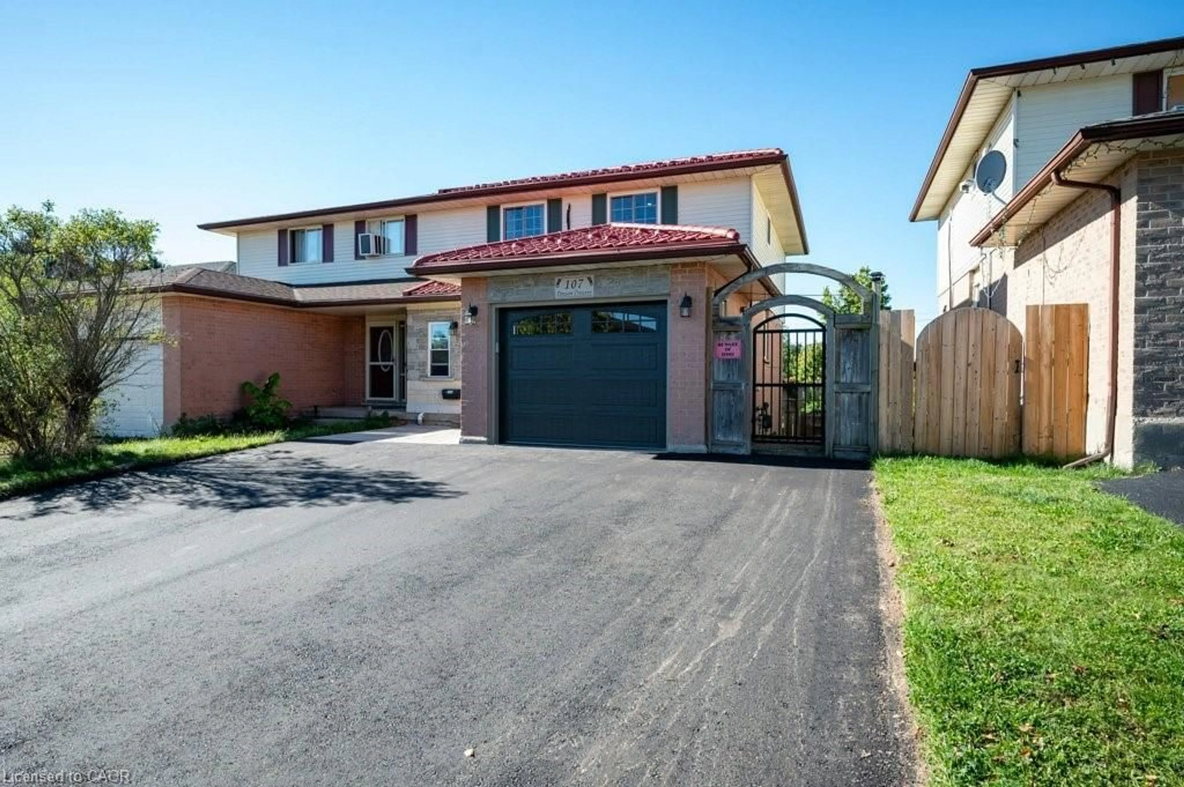 A pic from outside/outdoor area/front of a property/back of a property/a pic from drone, street for 107 Dinison Cres, Kitchener Ontario N2E 2S6