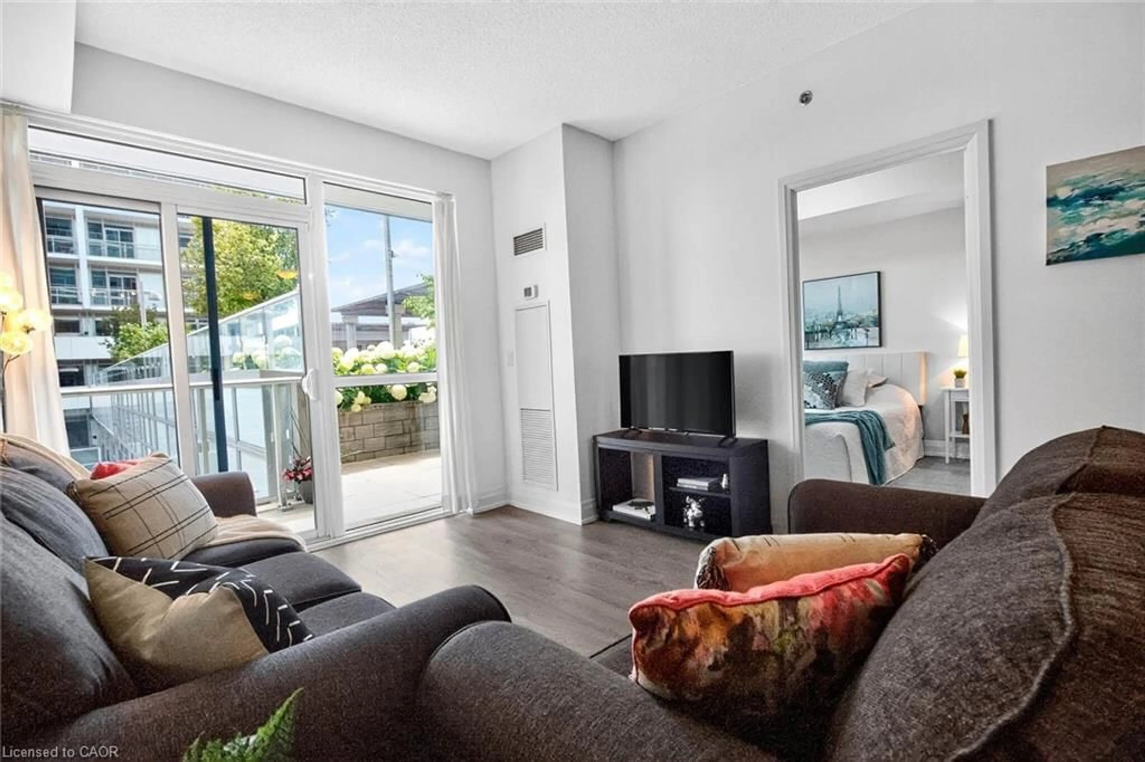 Living room with furniture, unknown for 65 Speers Rd #607, Oakville Ontario L6K 0J1