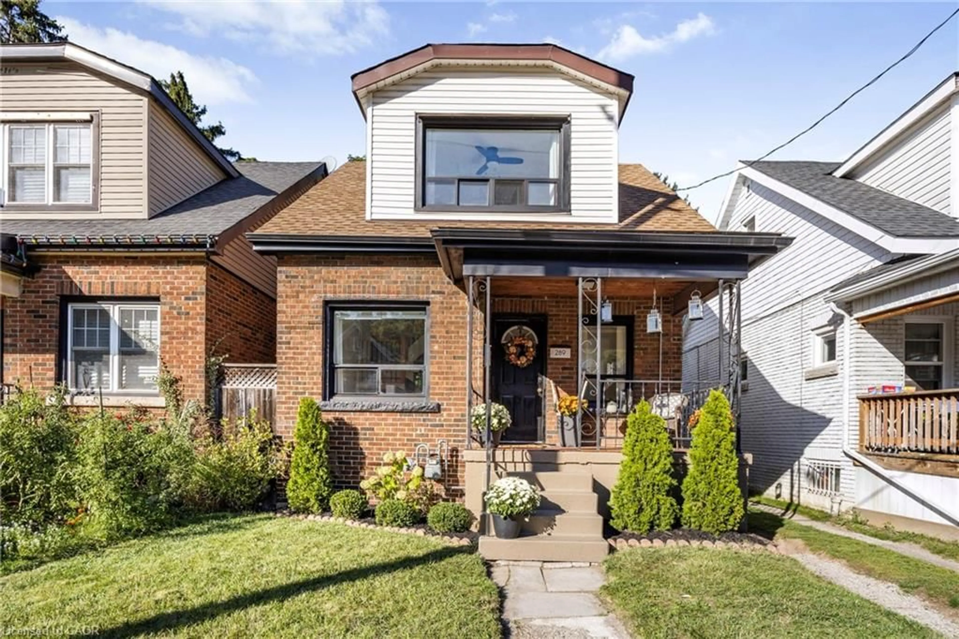 Home with brick exterior material, street for 289 Cumberland Ave, Hamilton Ontario L8M 2A3
