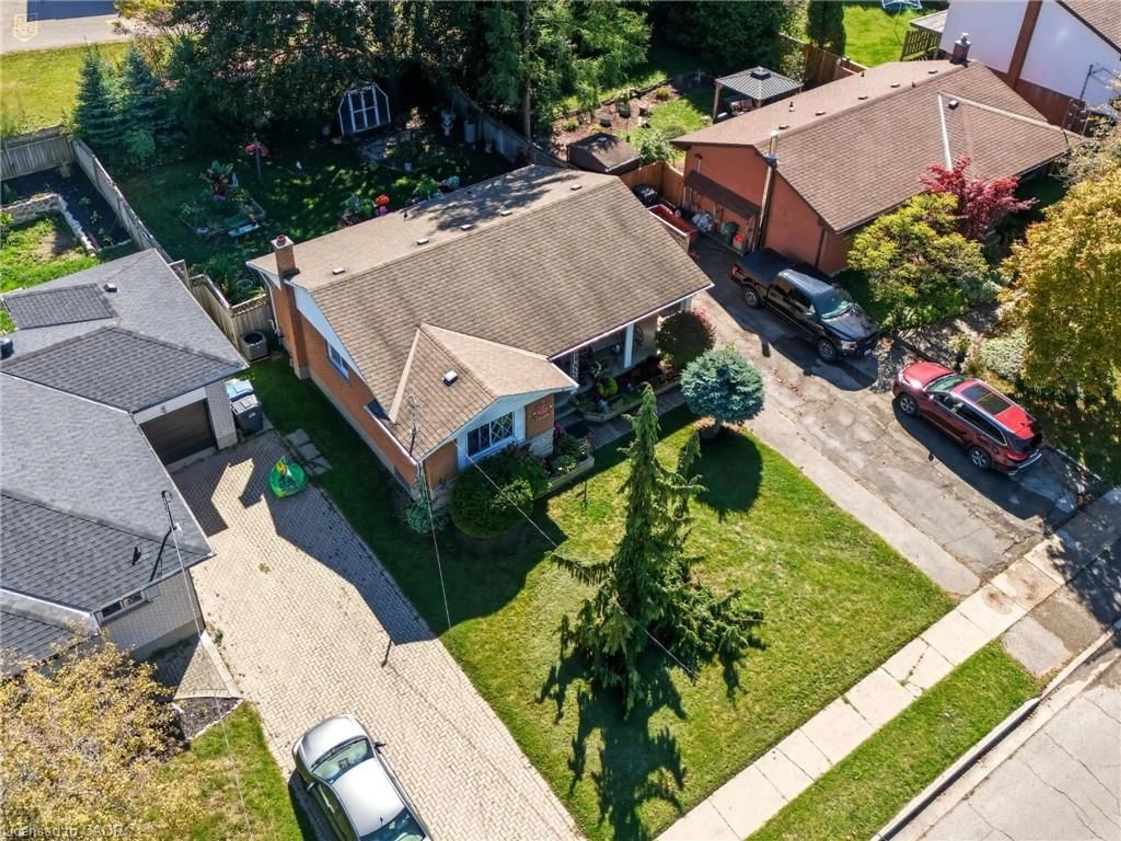 A pic from outside/outdoor area/front of a property/back of a property/a pic from drone, street for 86 Balmoral Dr, Guelph Ontario N1E 3N6