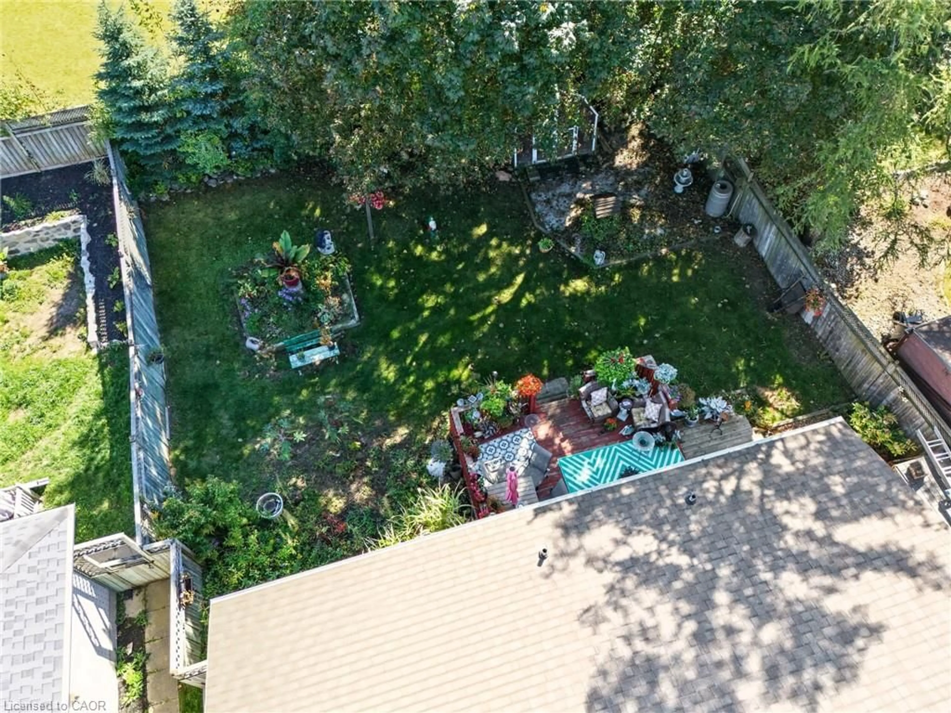 A pic from outside/outdoor area/front of a property/back of a property/a pic from drone, water/lake/river/ocean view for 86 Balmoral Dr, Guelph Ontario N1E 3N6