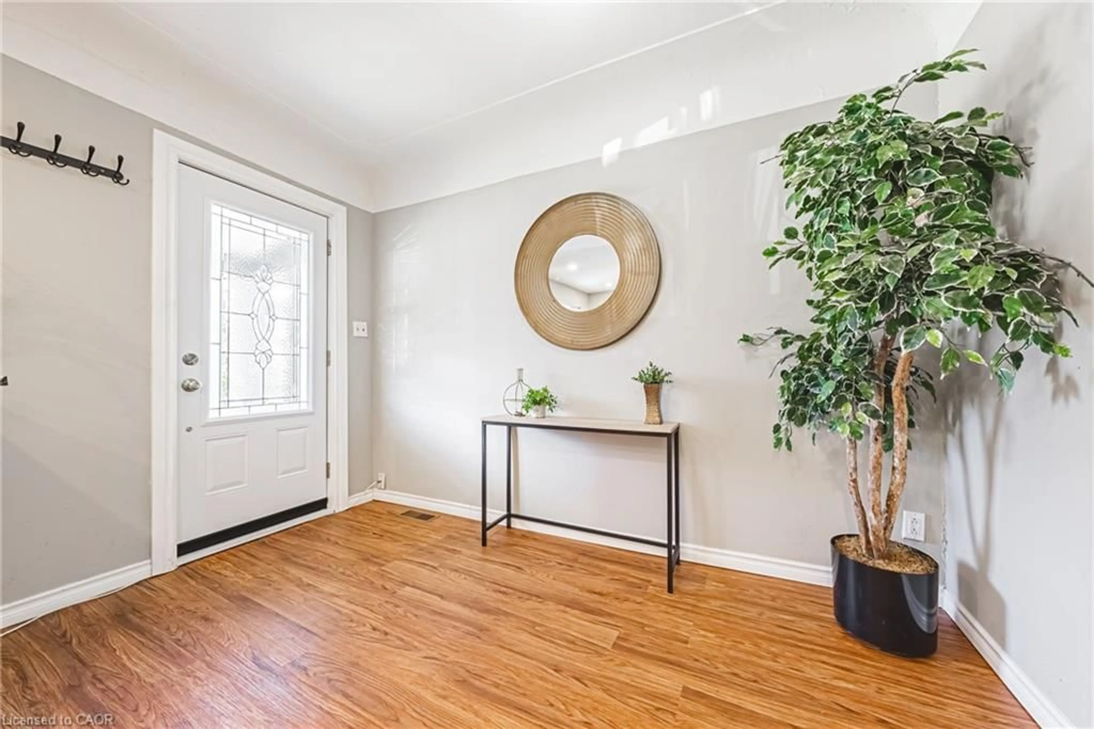 Indoor entryway for 24 Rowanwood St, Hamilton Ontario L8L 7H3