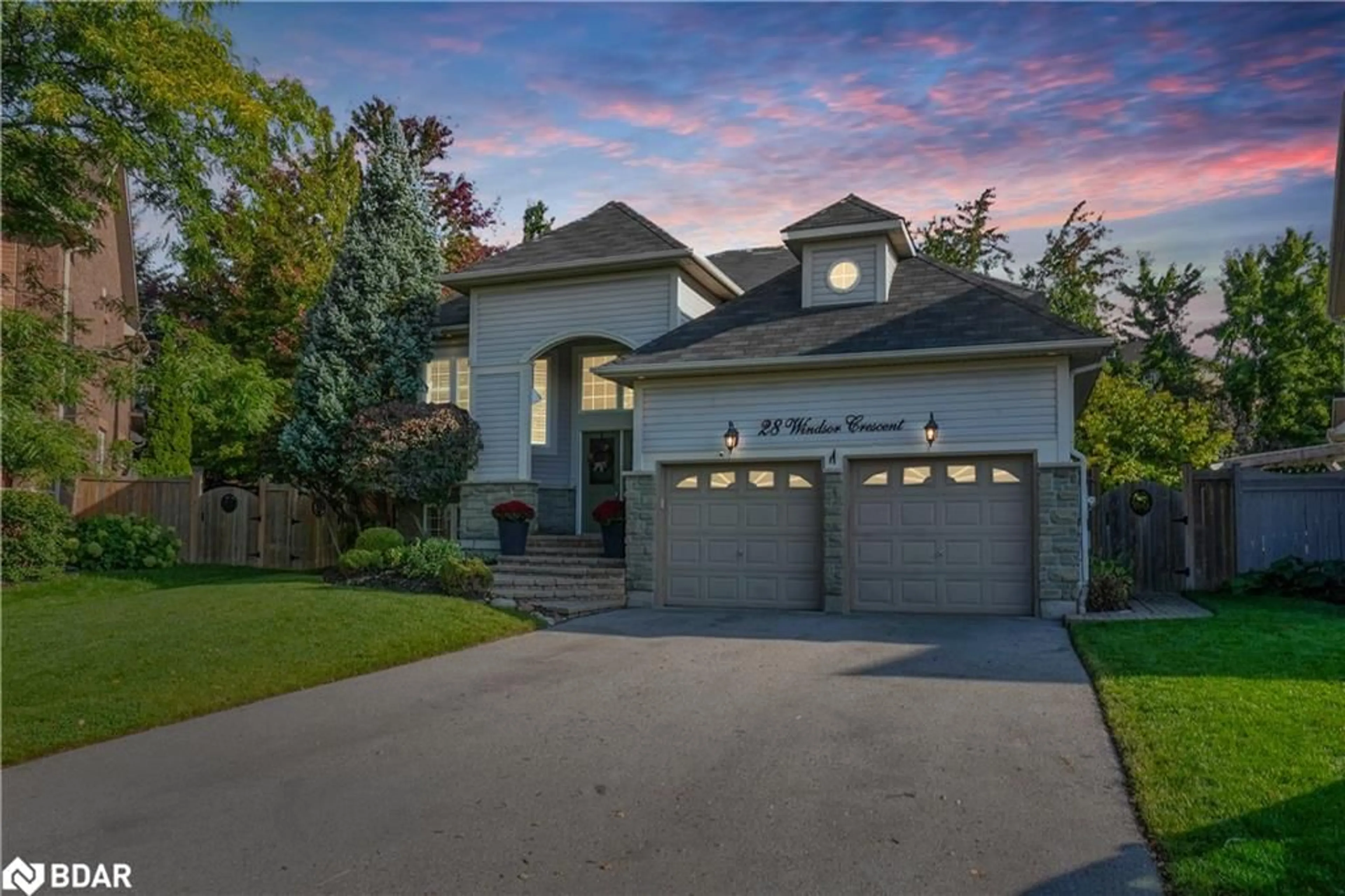 Home with brick exterior material, street for 28 Windsor Cres, Barrie Ontario L4N 0K3