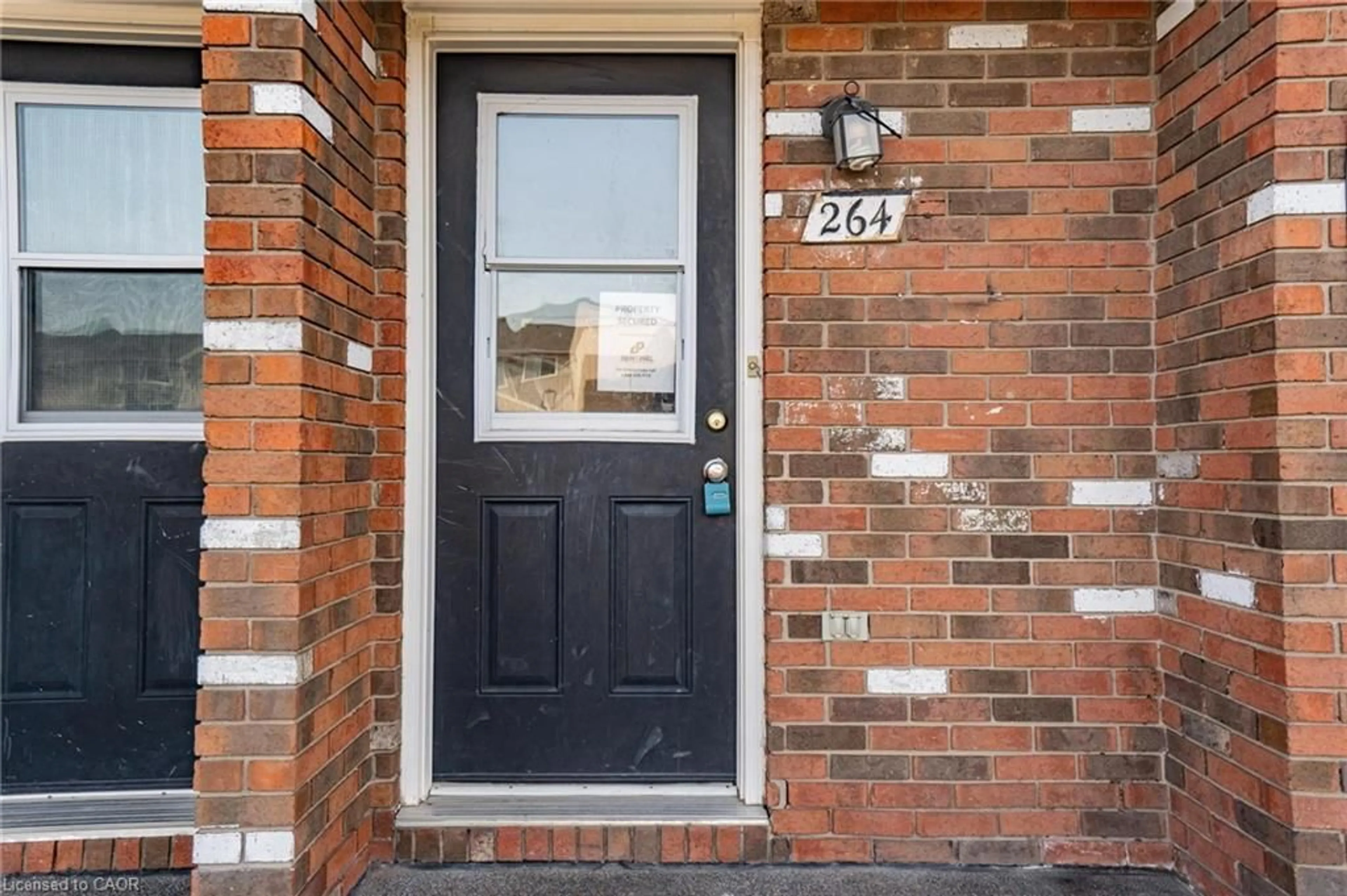 Indoor entryway for 100 Brownleigh Ave #264, Niagara Falls Ontario L3B 5V8