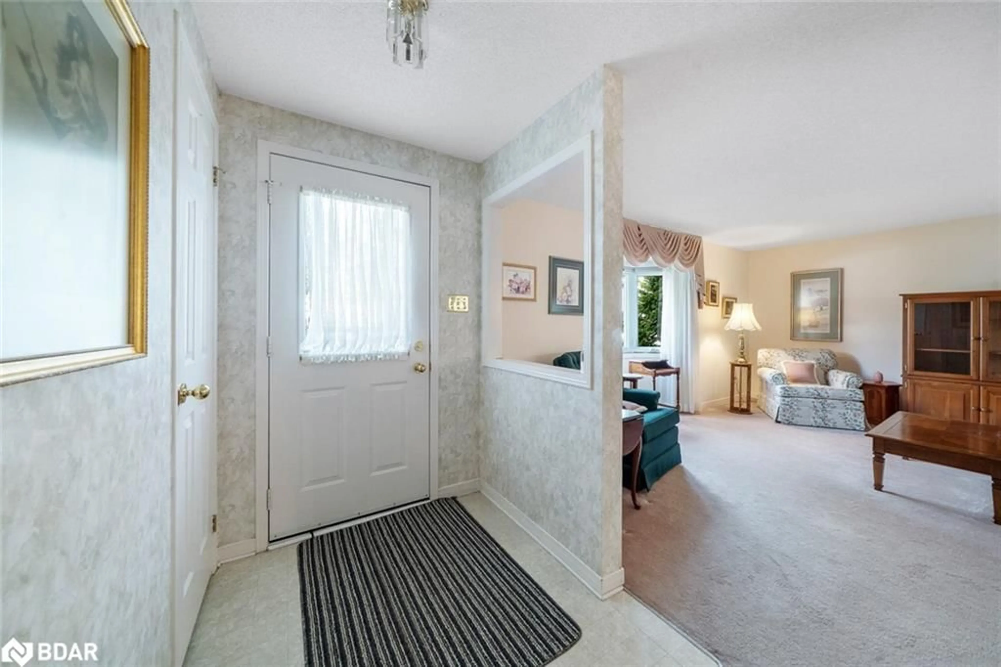 Indoor entryway for 7 Sunset Cove, Innisfil Ontario L9S 1M4