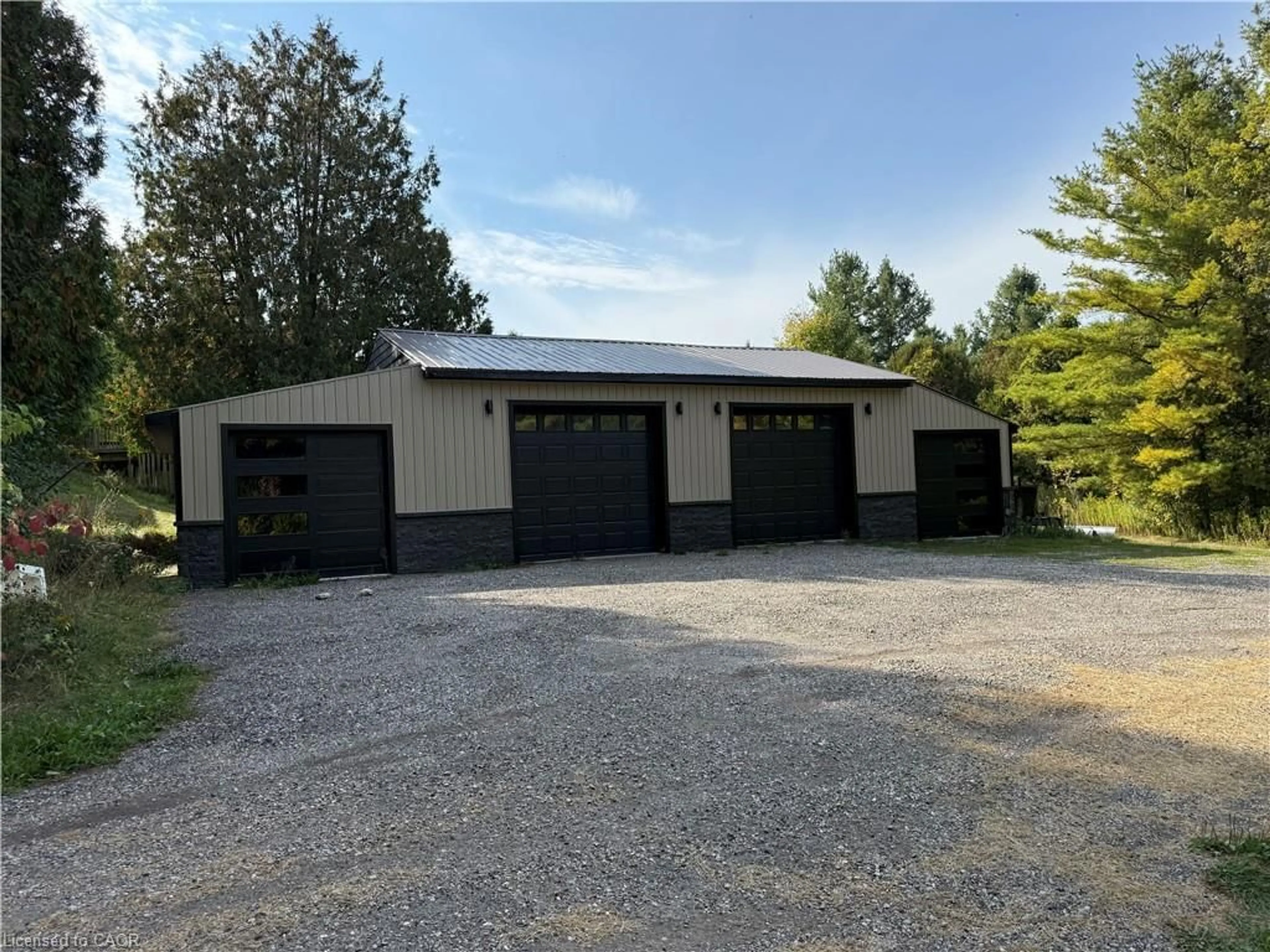Indoor garage for 6602 Gore Rd, North Dumfries Ontario N0B 2J0