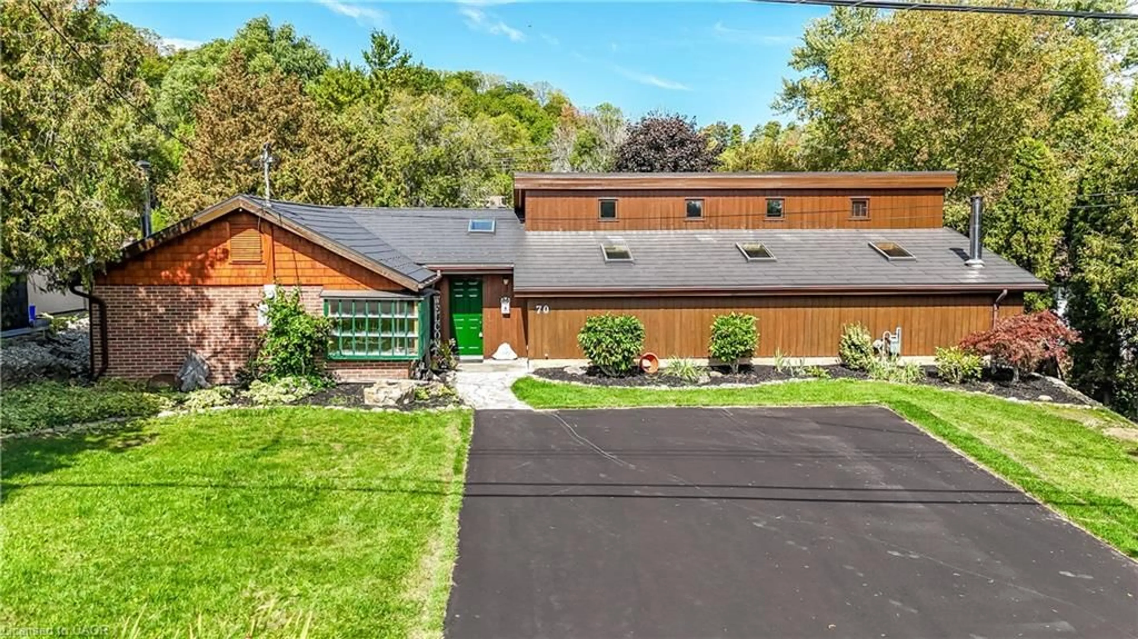 Home with brick exterior material, street for 70 Home St, Dundas Ontario L9H 5W3