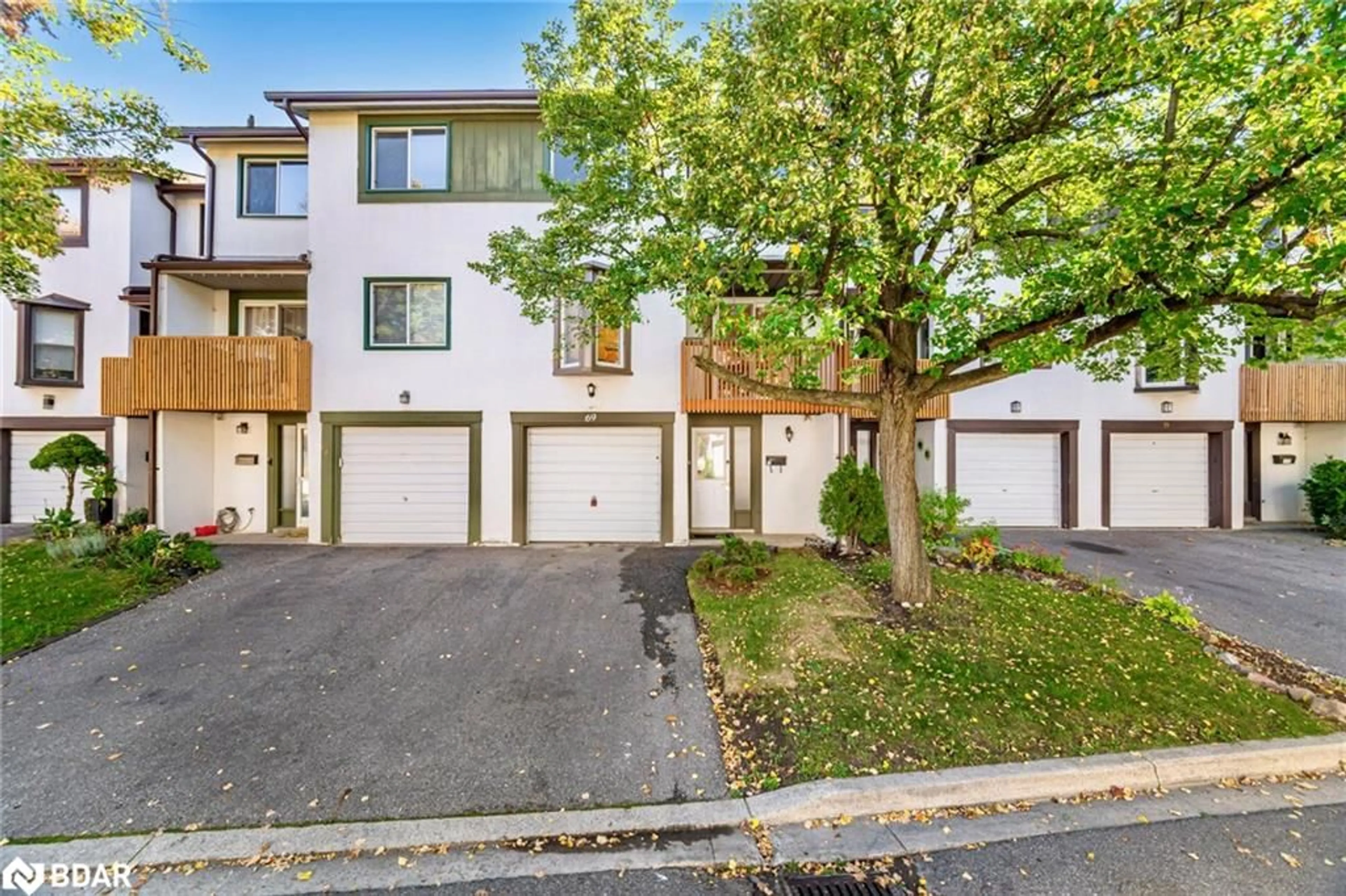 A pic from outside/outdoor area/front of a property/back of a property/a pic from drone, street for 2651 Aquitaine Ave #69, Mississauga Ontario L5N 1V5